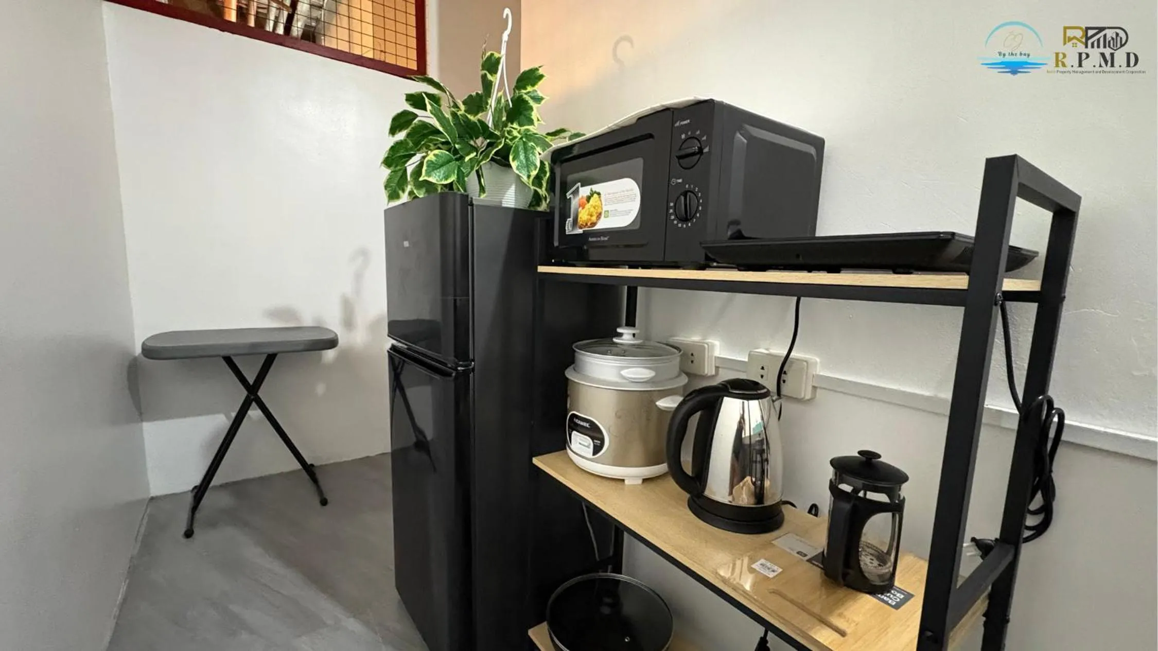 Coffee/tea facilities in CJ by the Bay