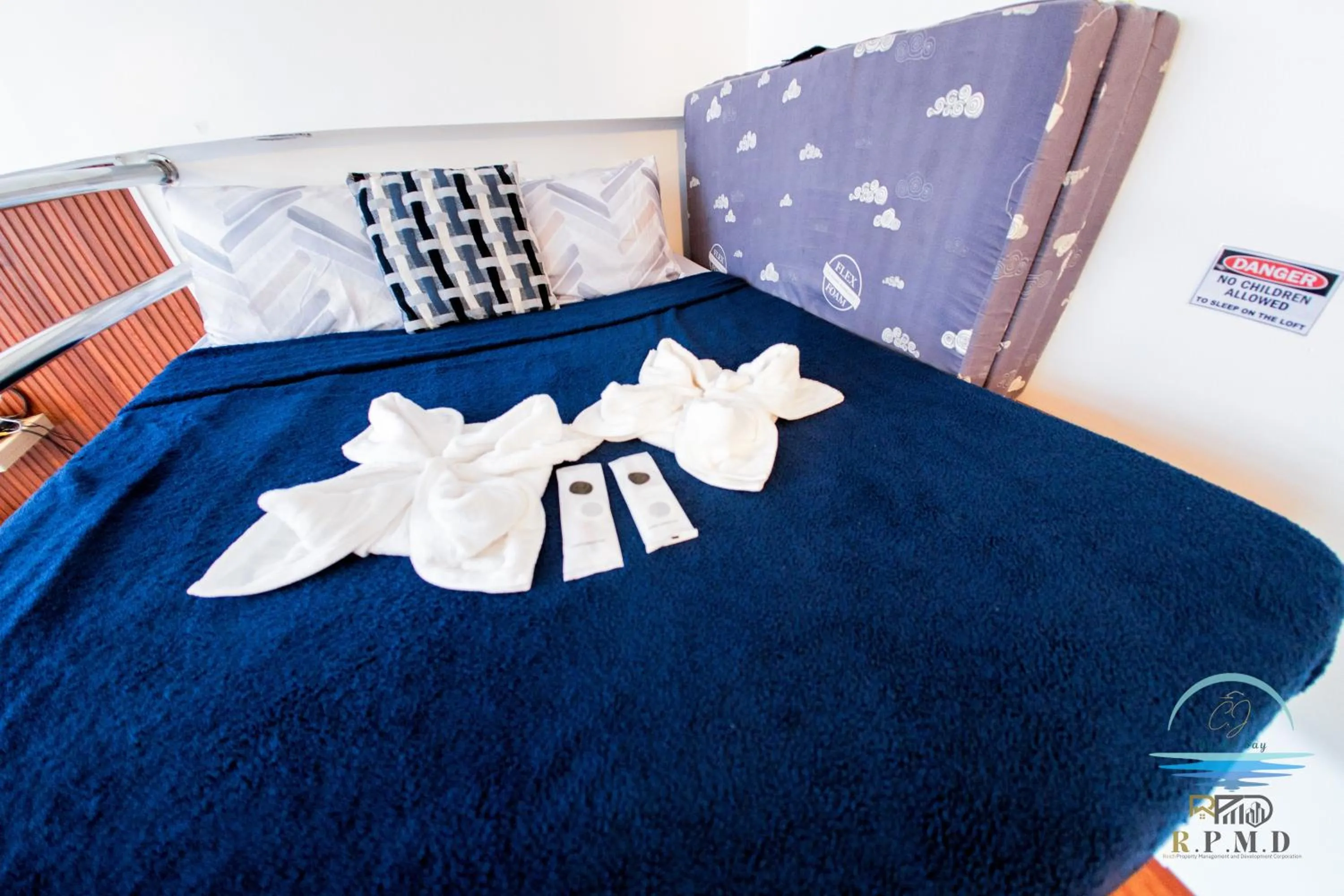 Bed in CJ by the Bay