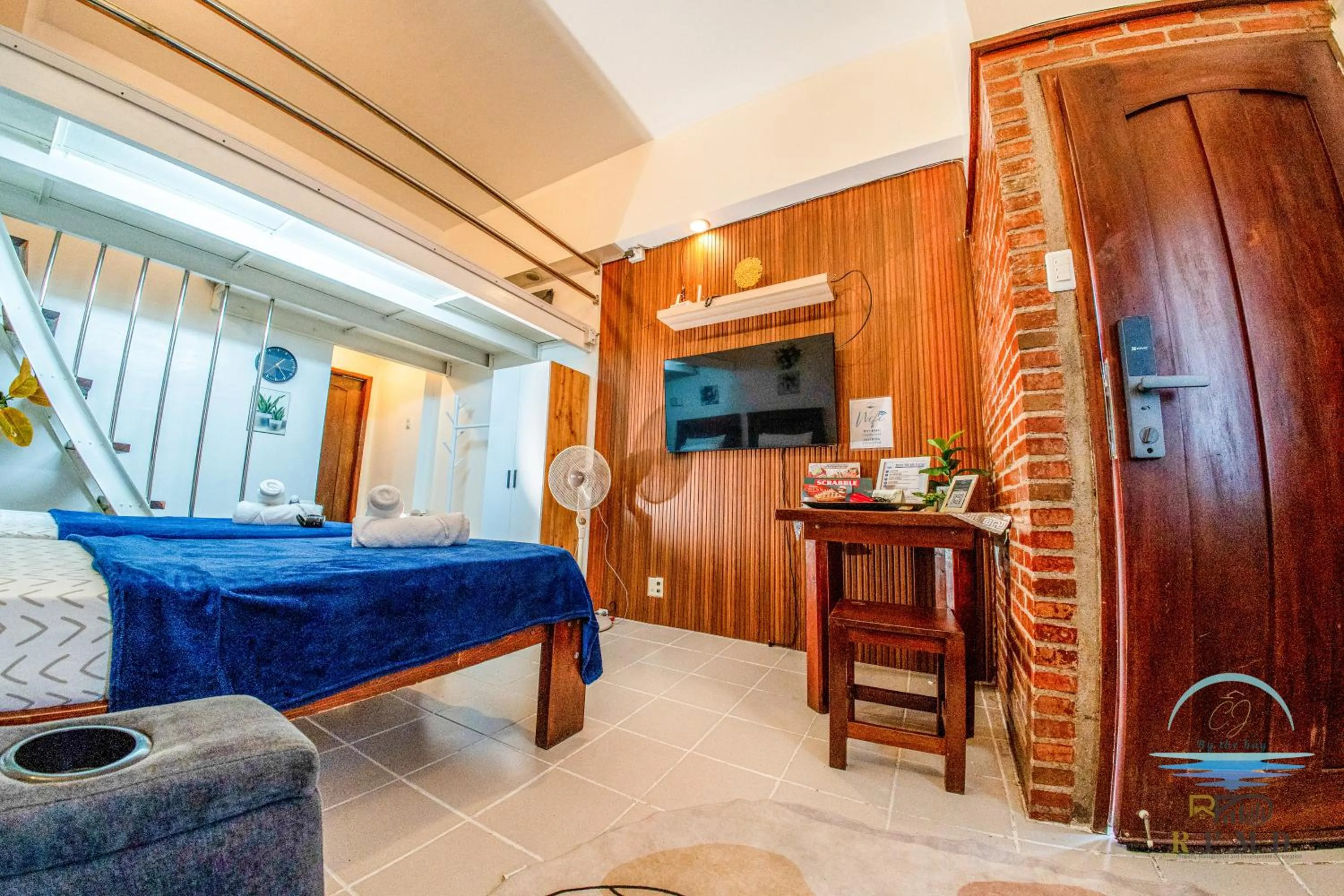 Bed in CJ by the Bay