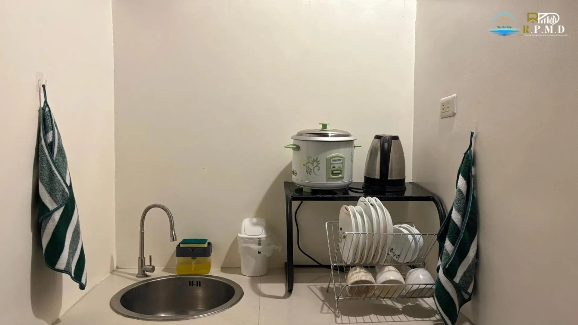 Coffee/tea facilities in CJ by the Bay