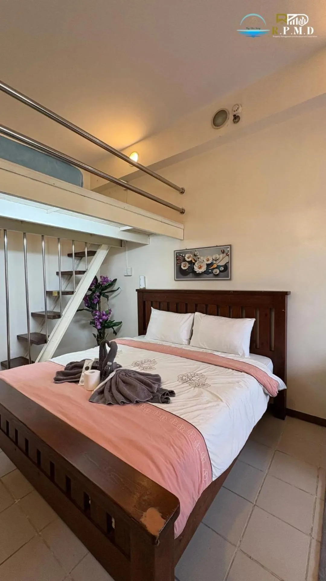 Bed in CJ by the Bay