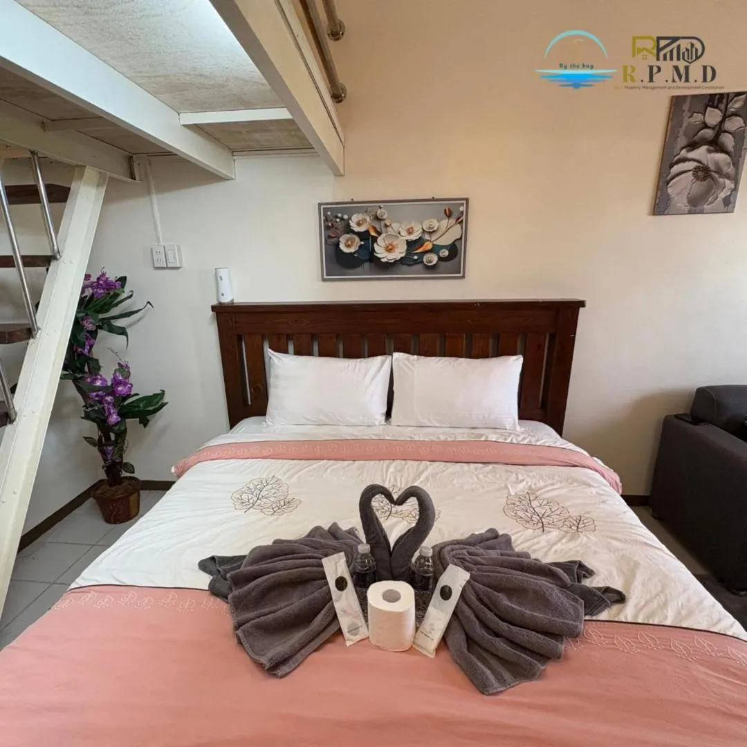 Bed in CJ by the Bay