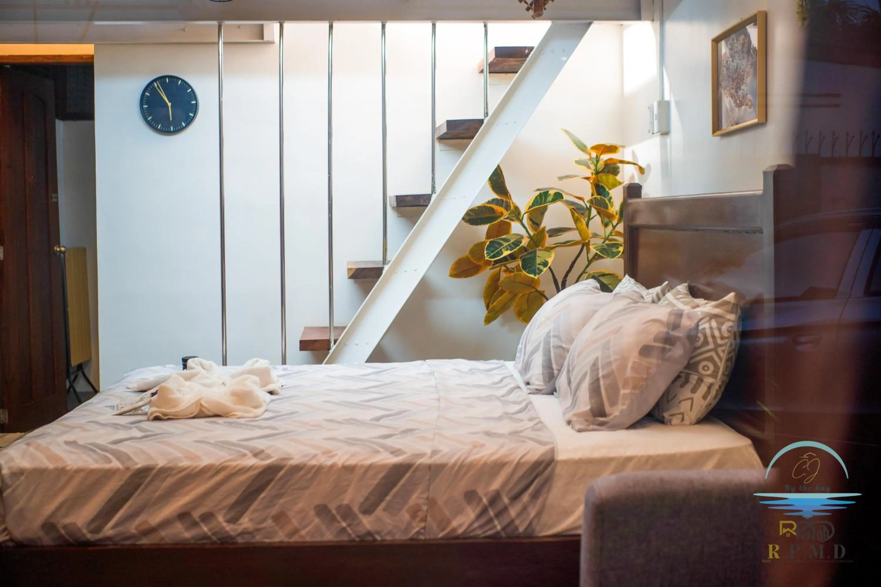 Bed in CJ by the Bay