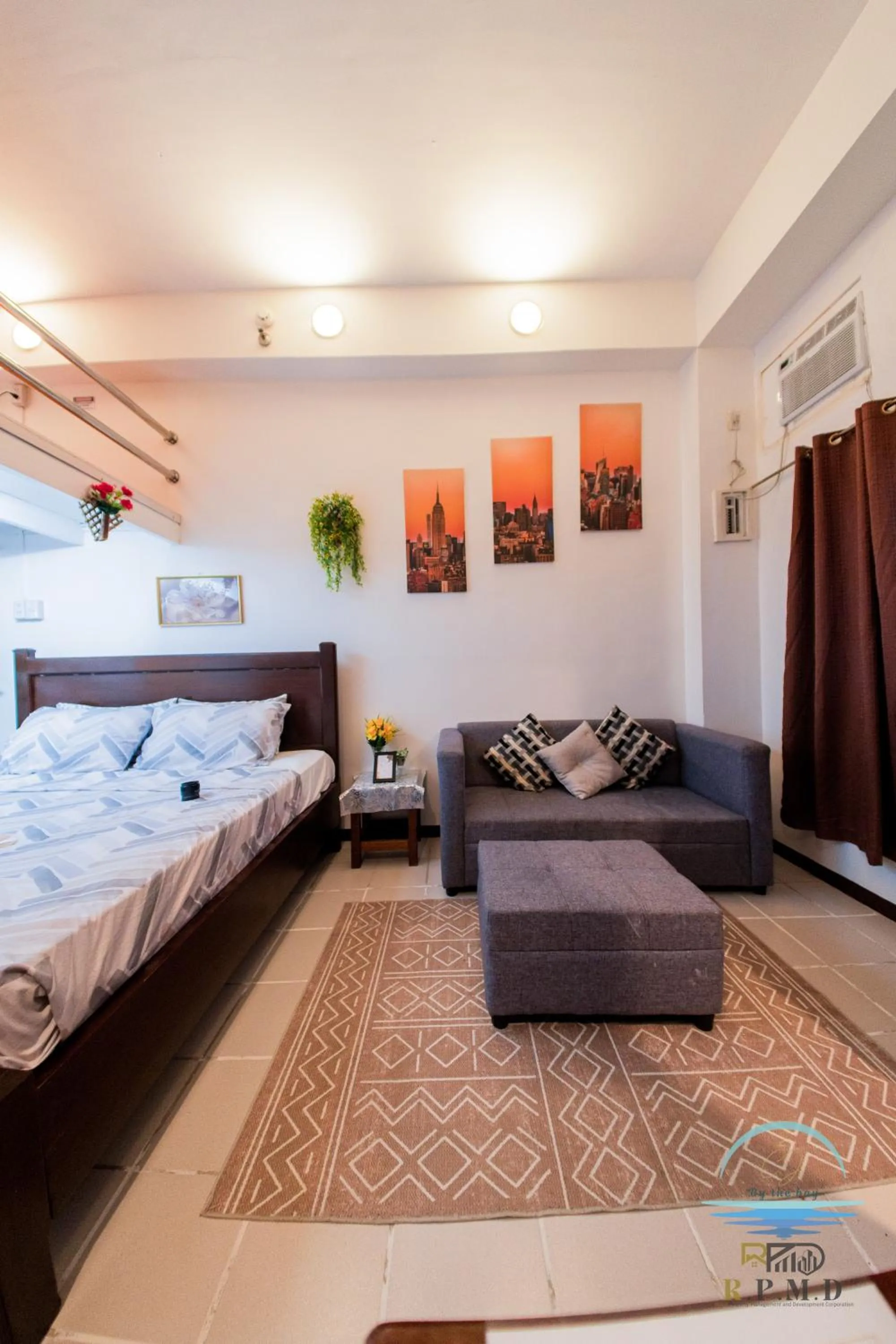 Bed in CJ by the Bay