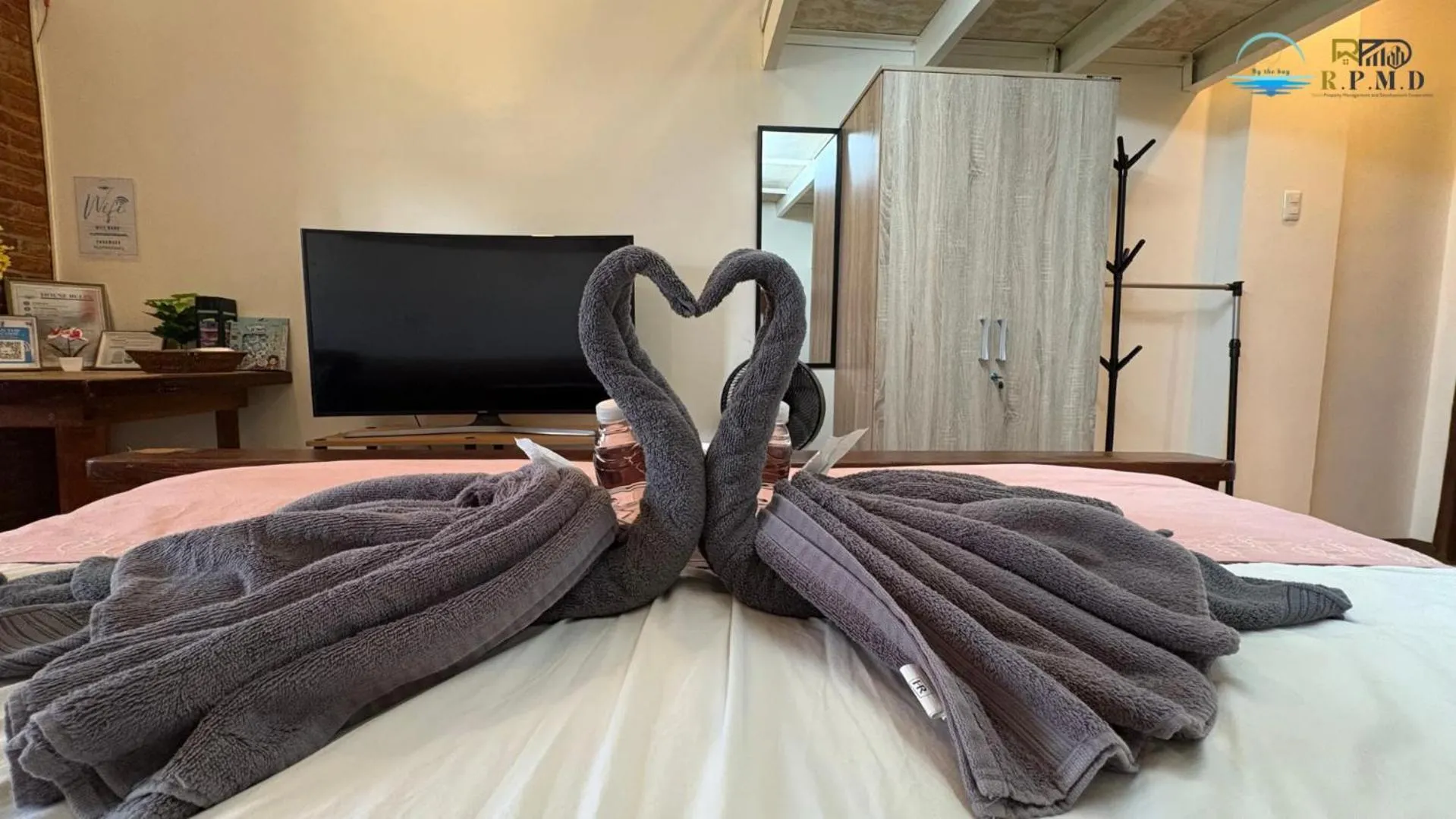 Bed in CJ by the Bay