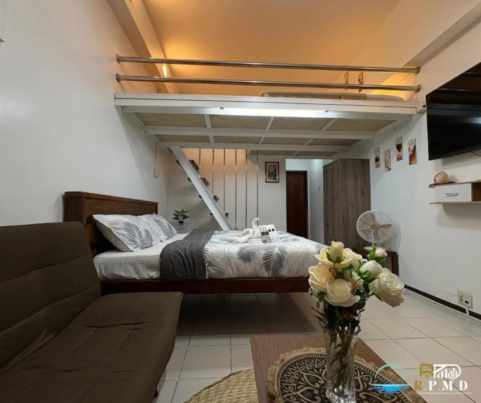 Bed in CJ by the Bay
