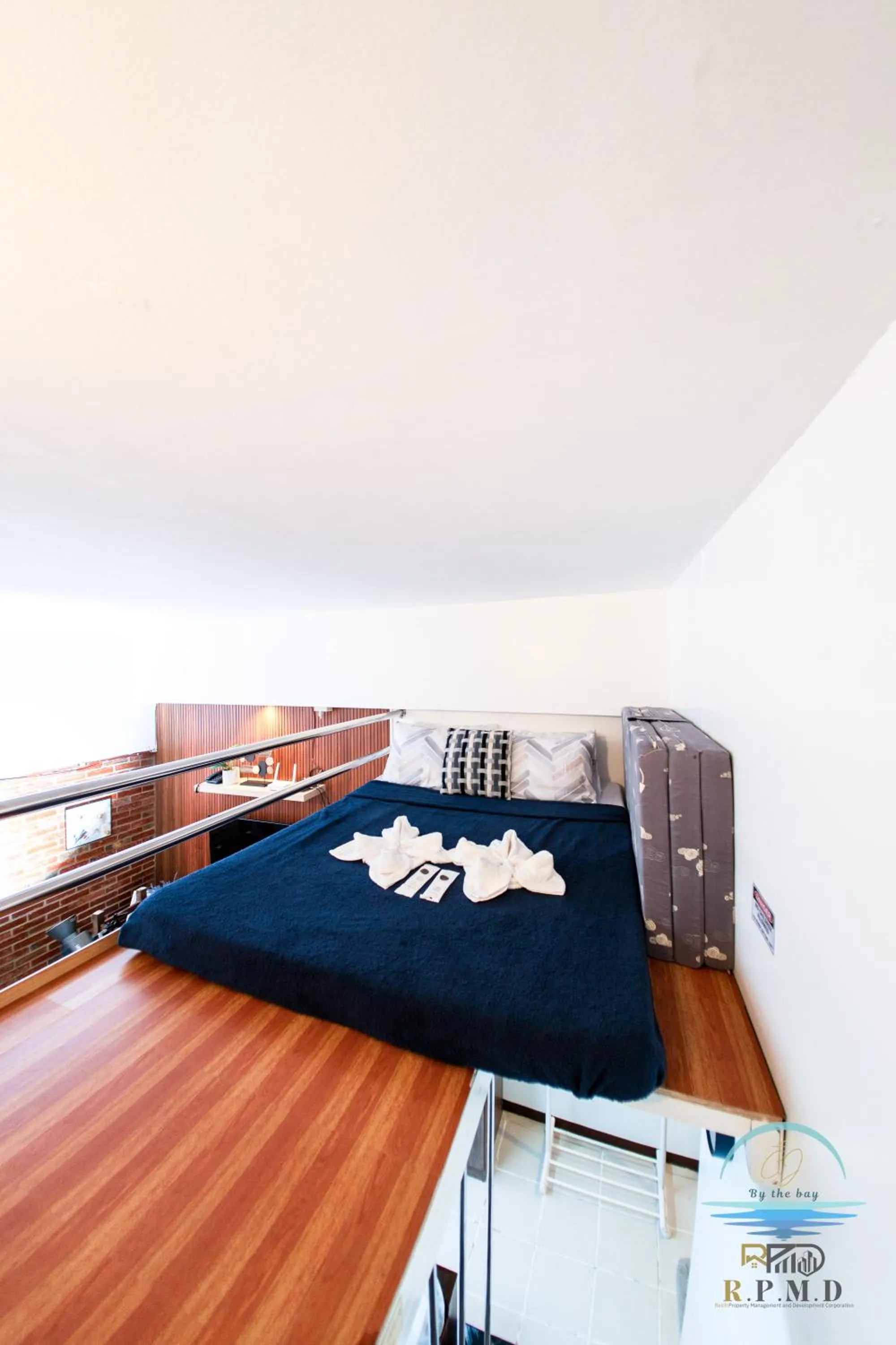 Bed in CJ by the Bay