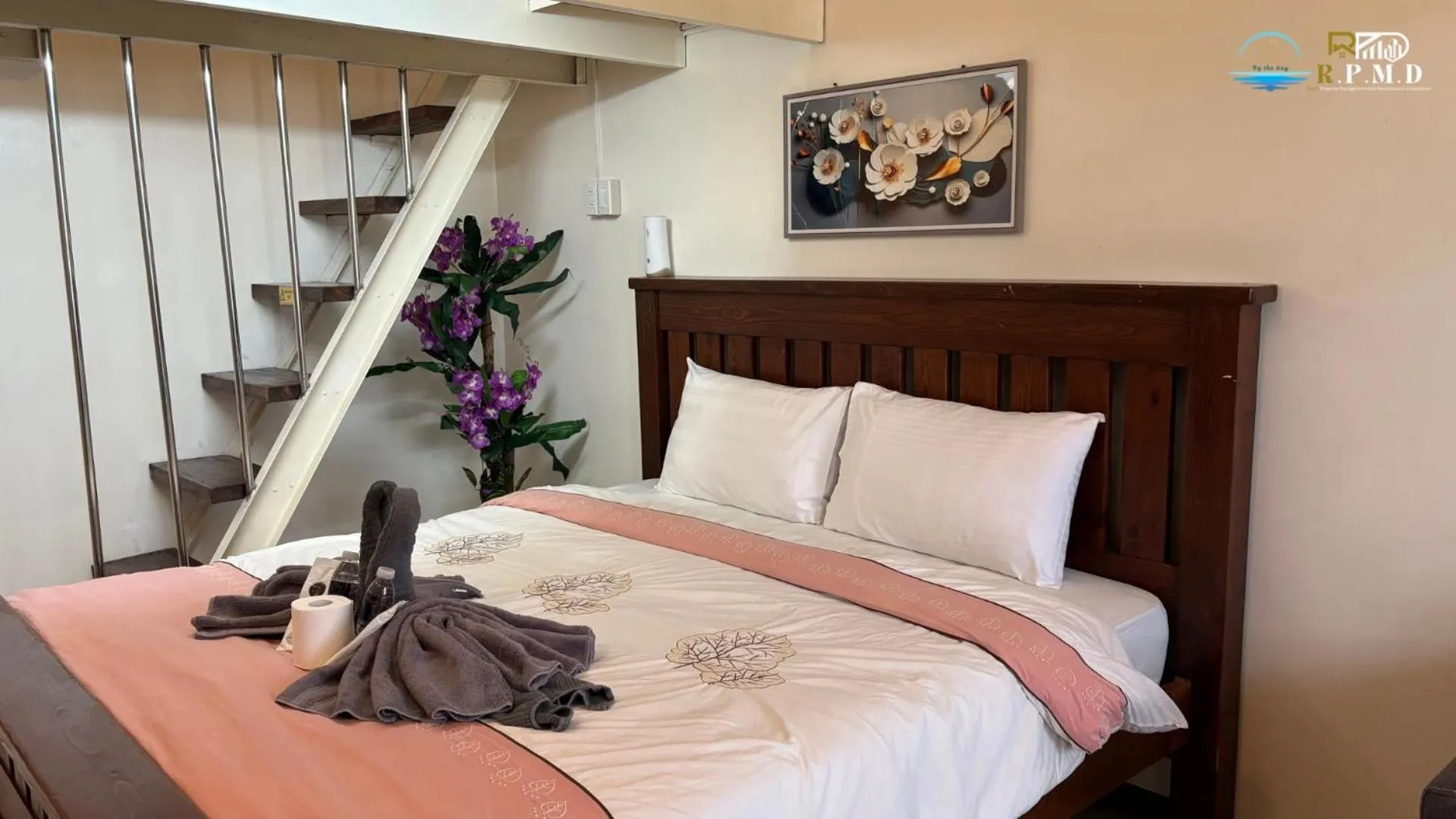 Bed in CJ by the Bay