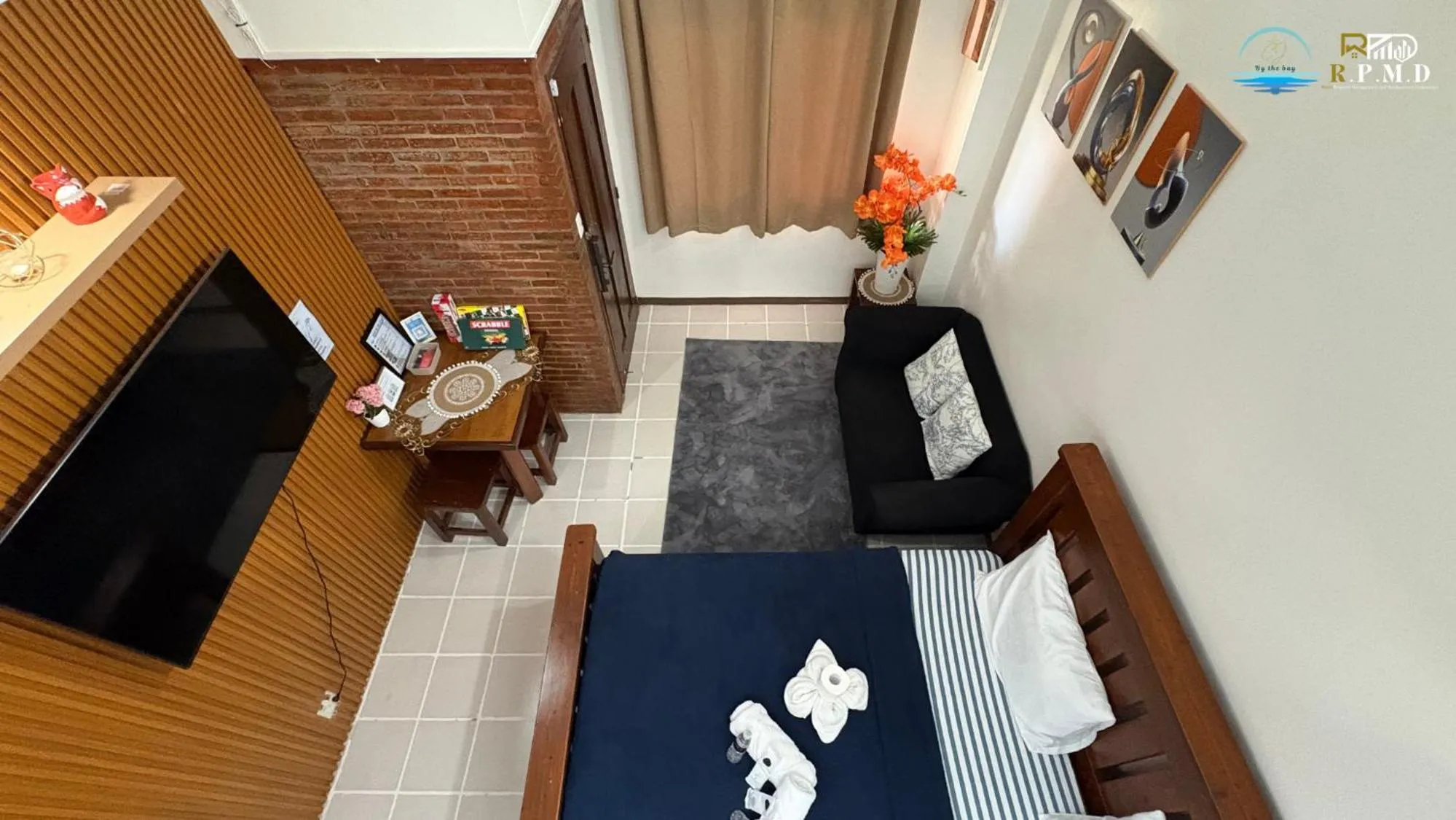 Bedroom, Bed in CJ by the Bay