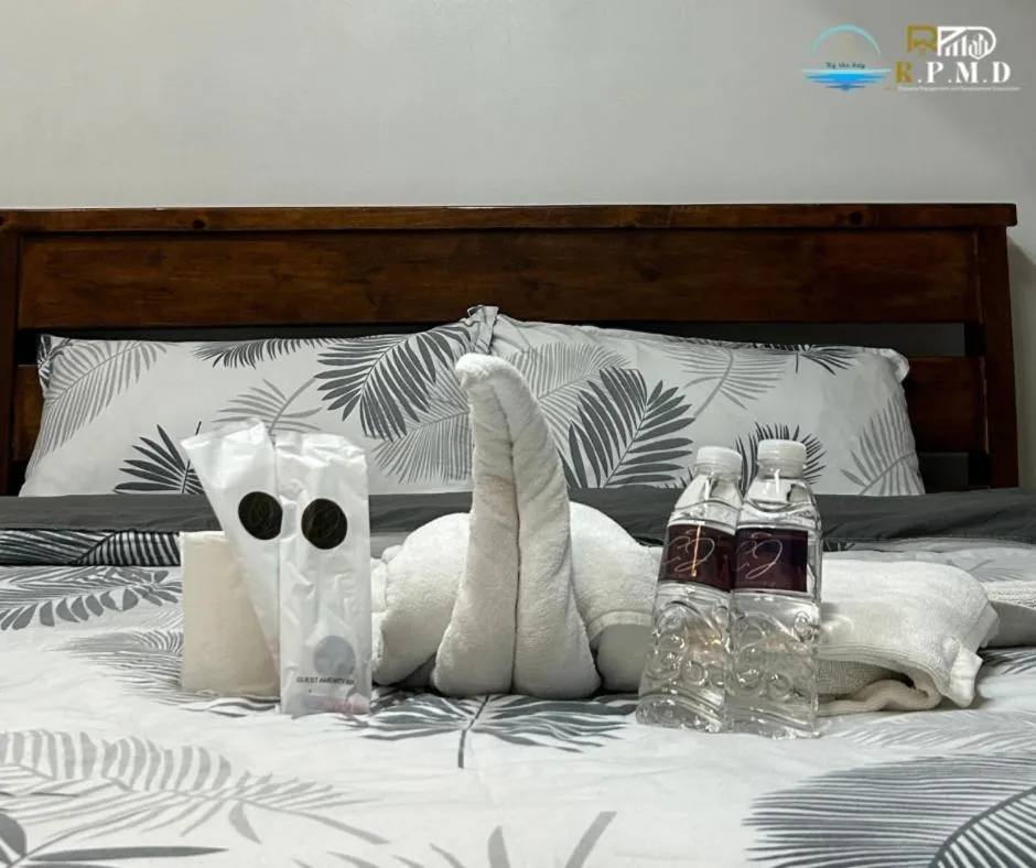 Bed in CJ by the Bay