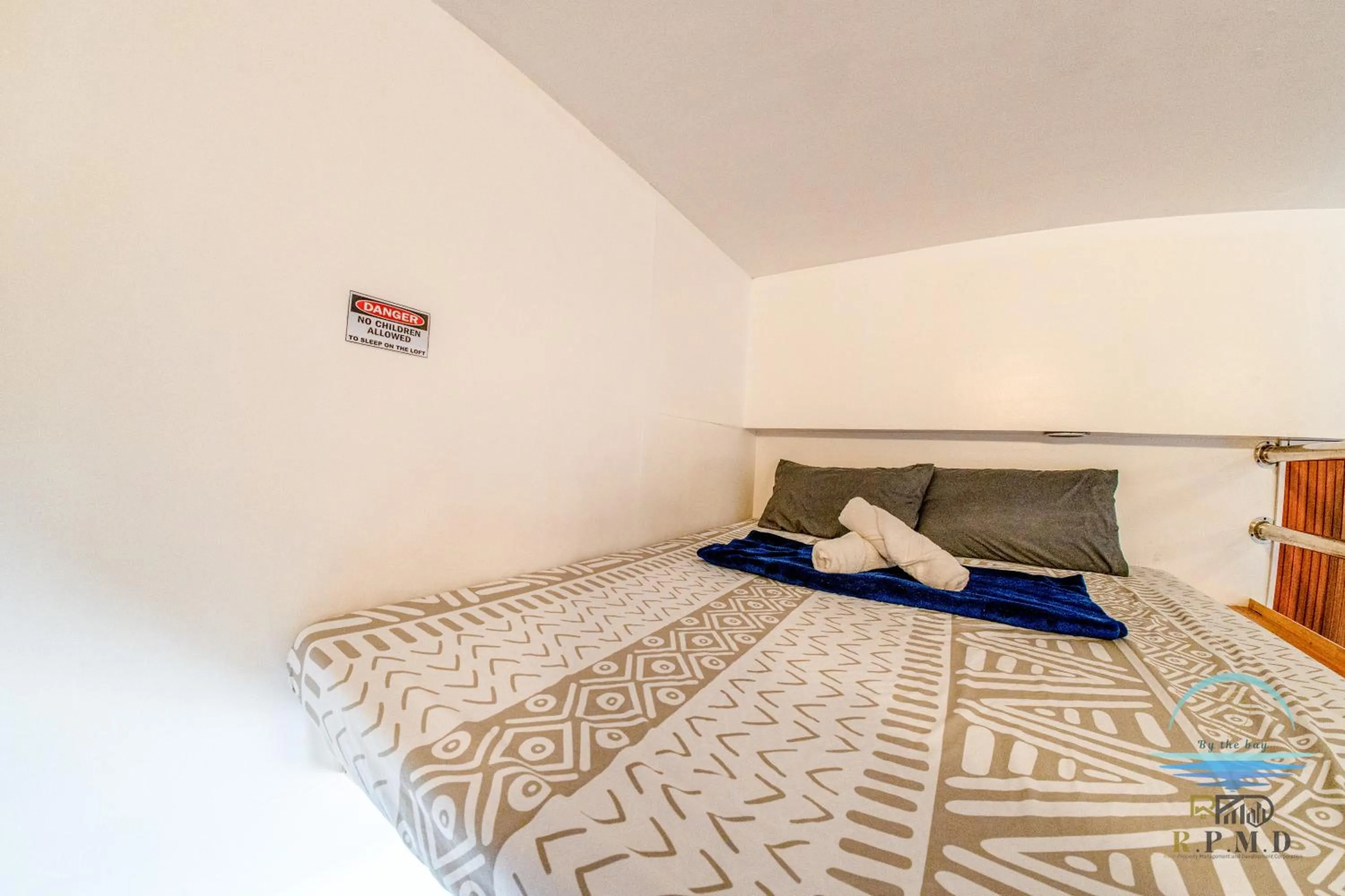 Bed in CJ by the Bay