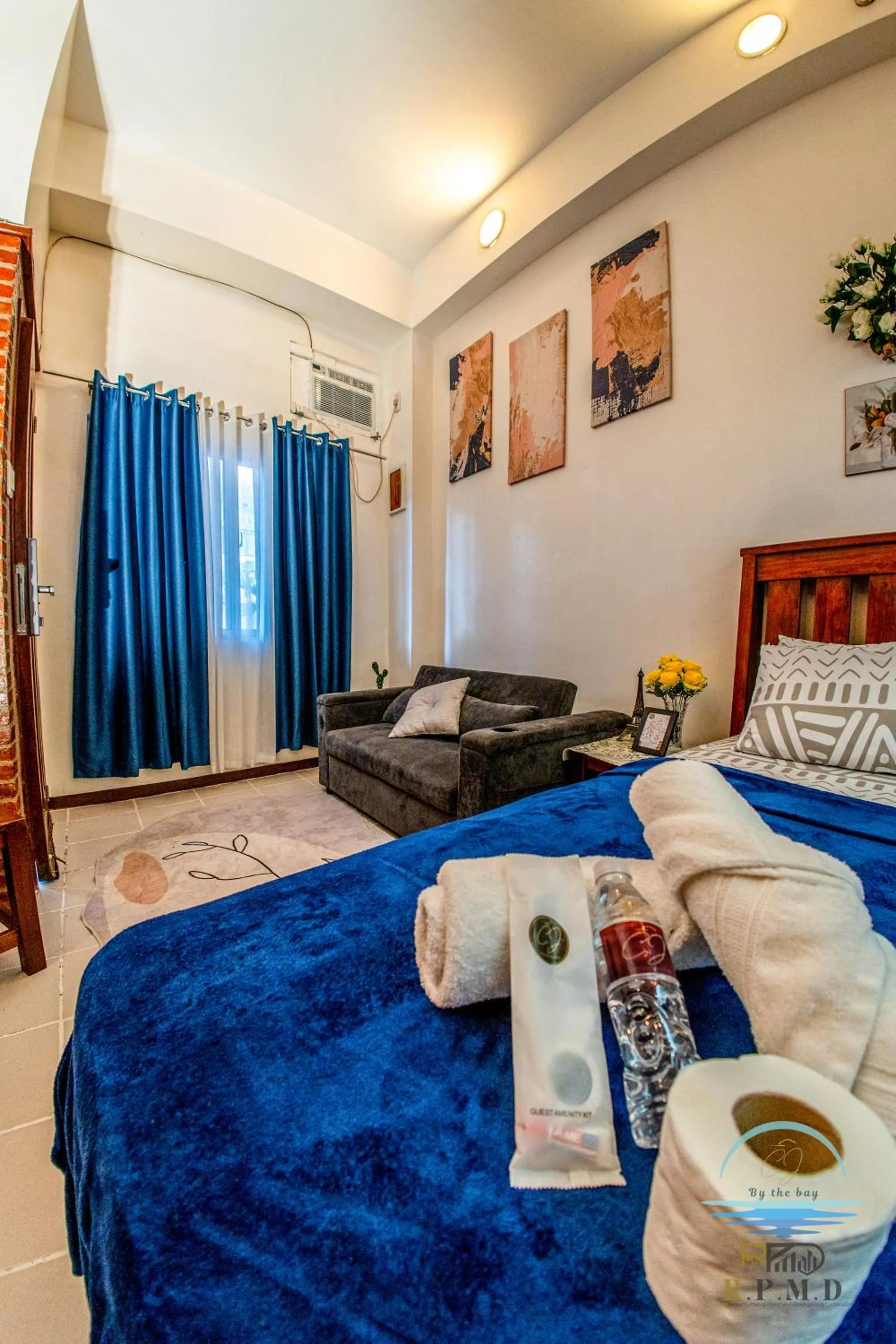 Bedroom, Bed in CJ by the Bay
