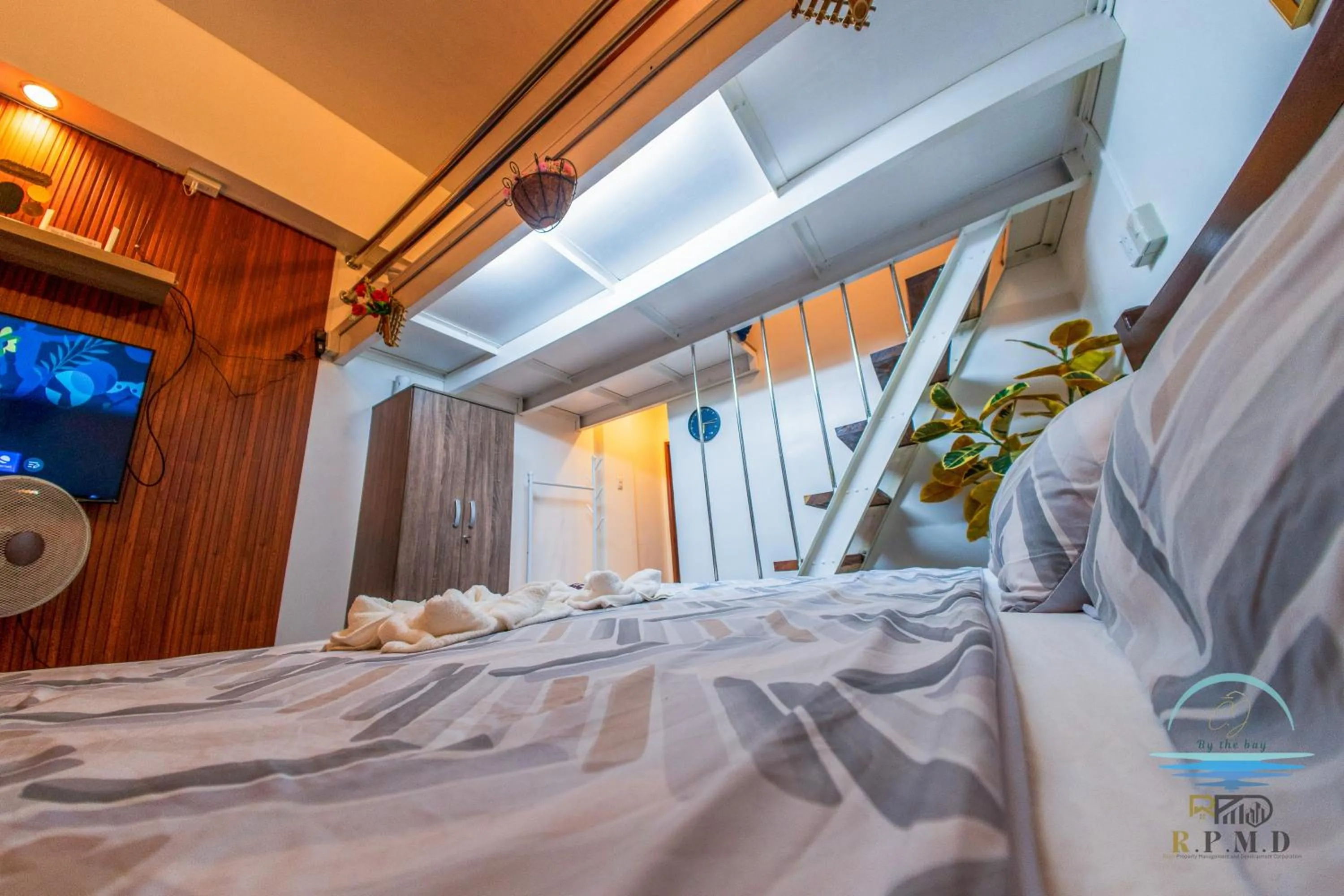 Bed in CJ by the Bay