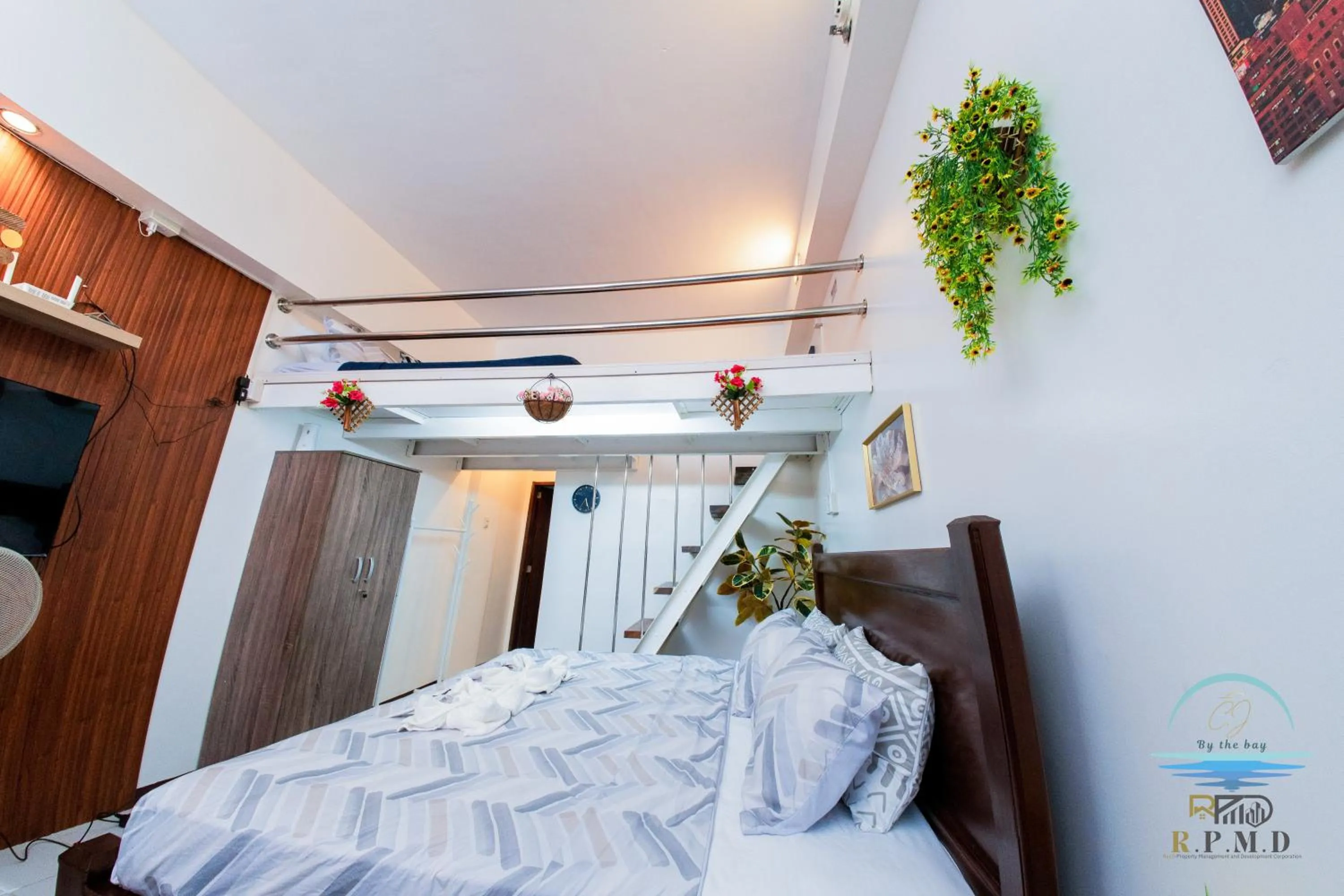 Bed in CJ by the Bay