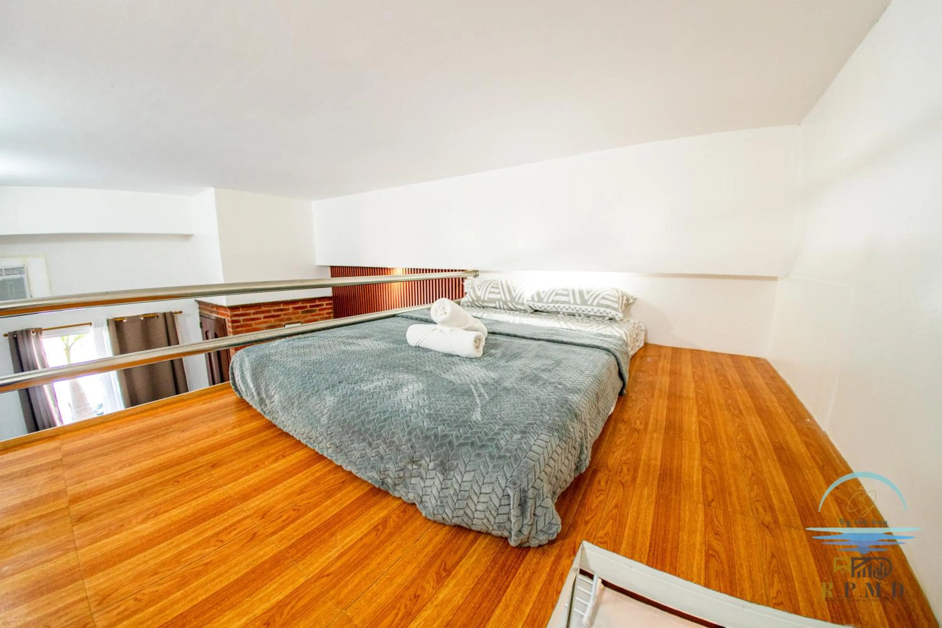 Bed in CJ by the Bay