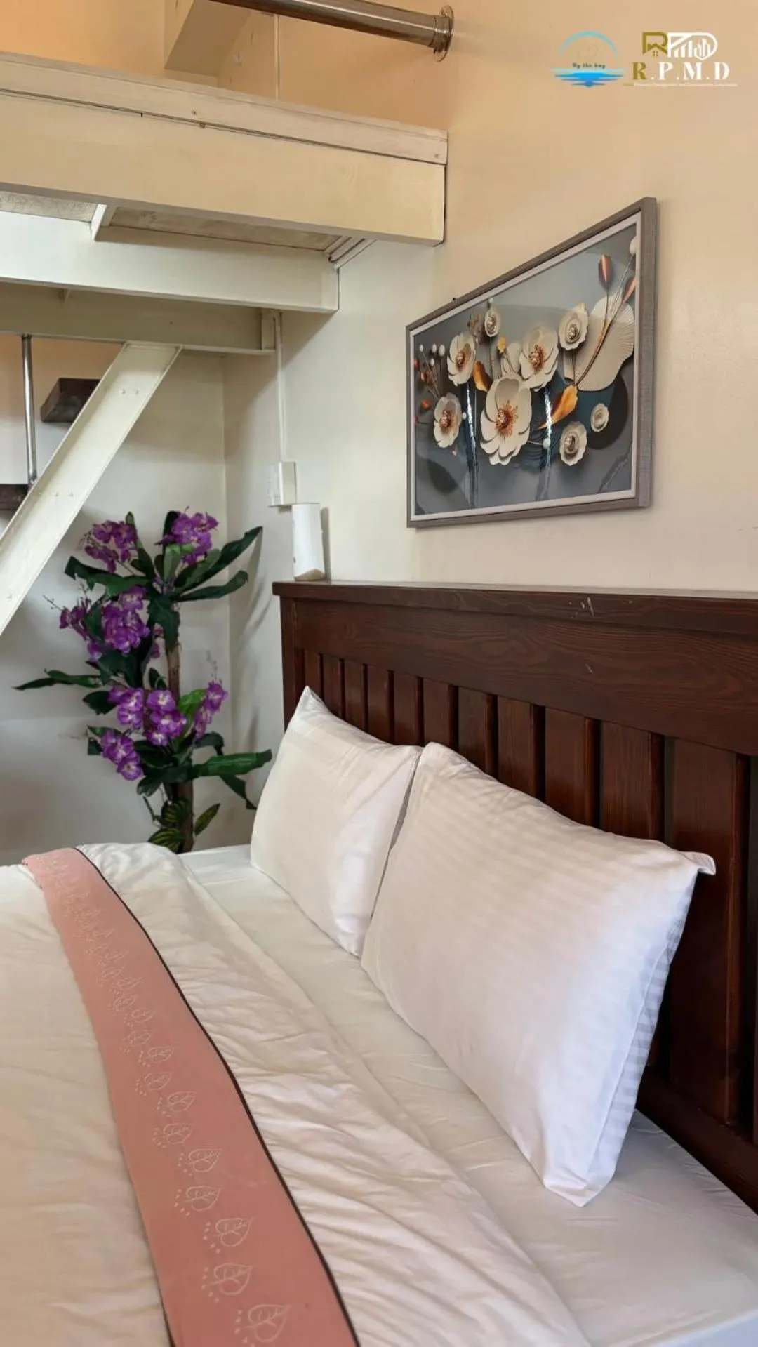 Bed in CJ by the Bay