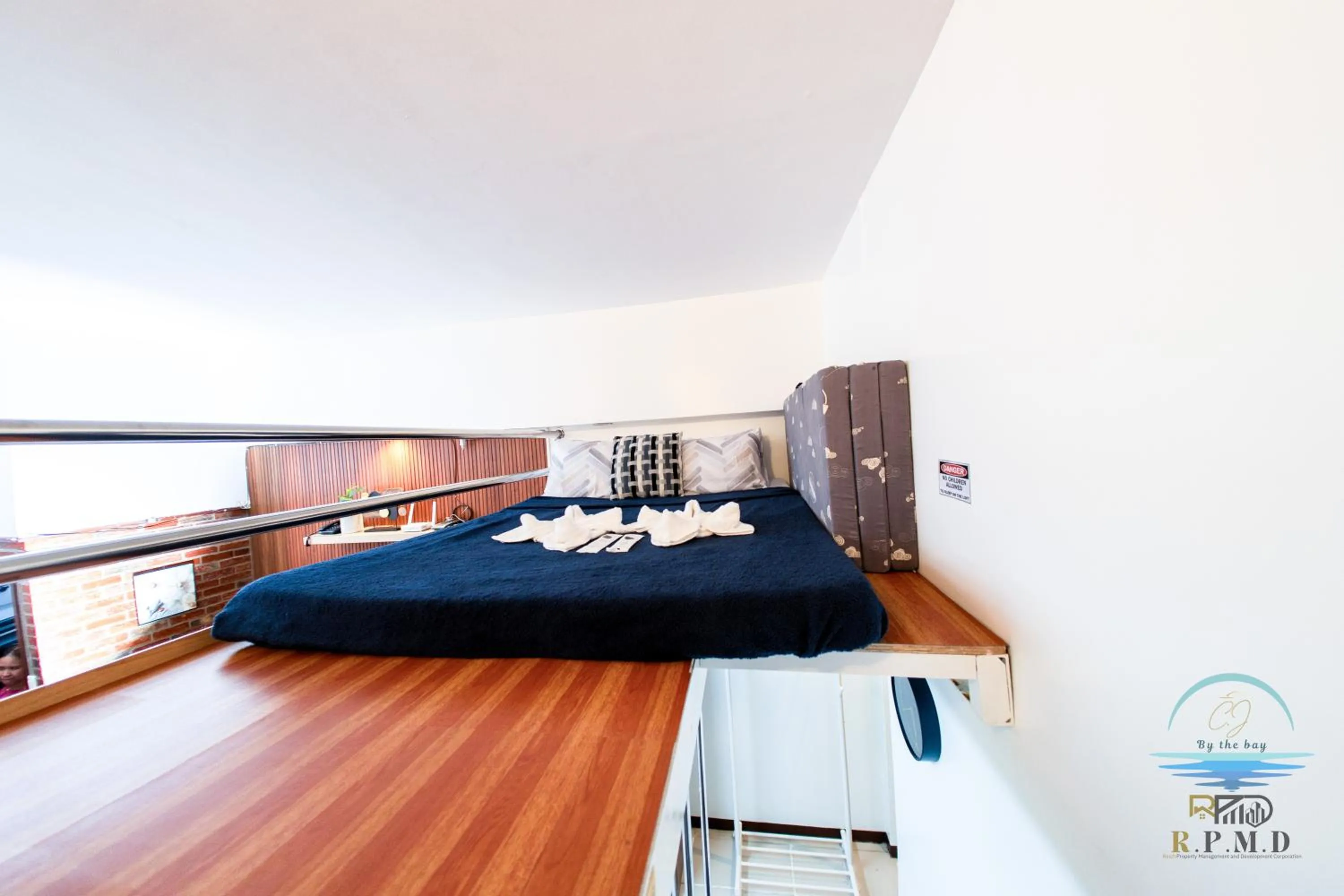 Bed in CJ by the Bay