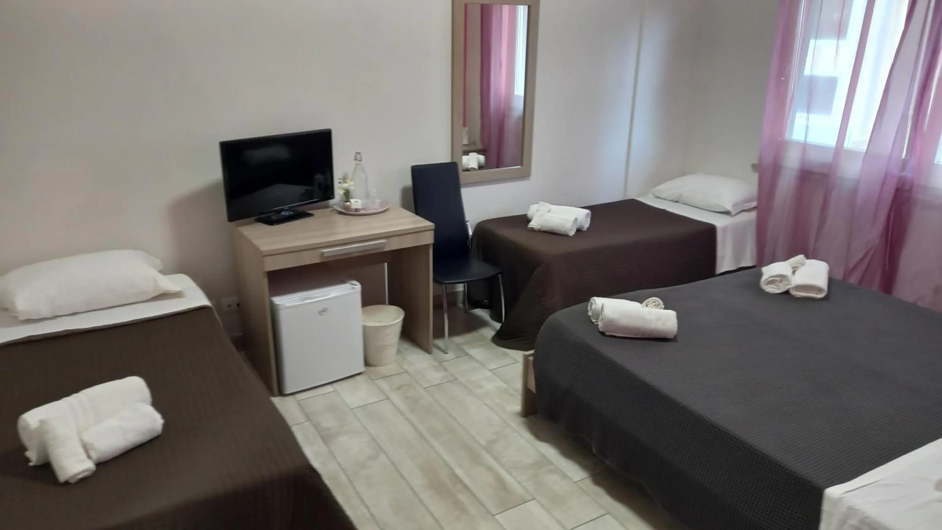 Bed in Suite Room Fiumicino