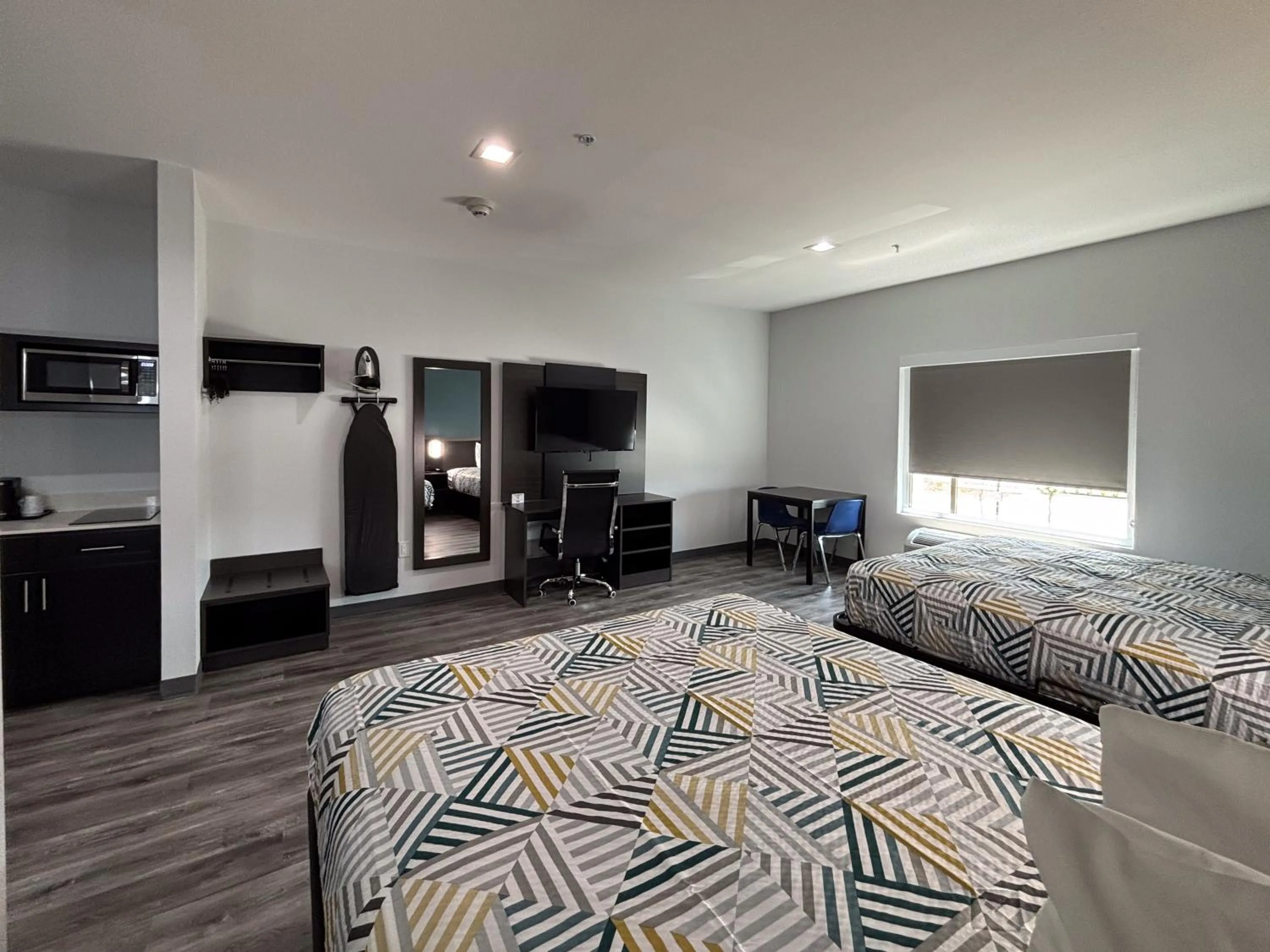 Bedroom, Bed in Studio 6 Dallas, TX – Fair Park