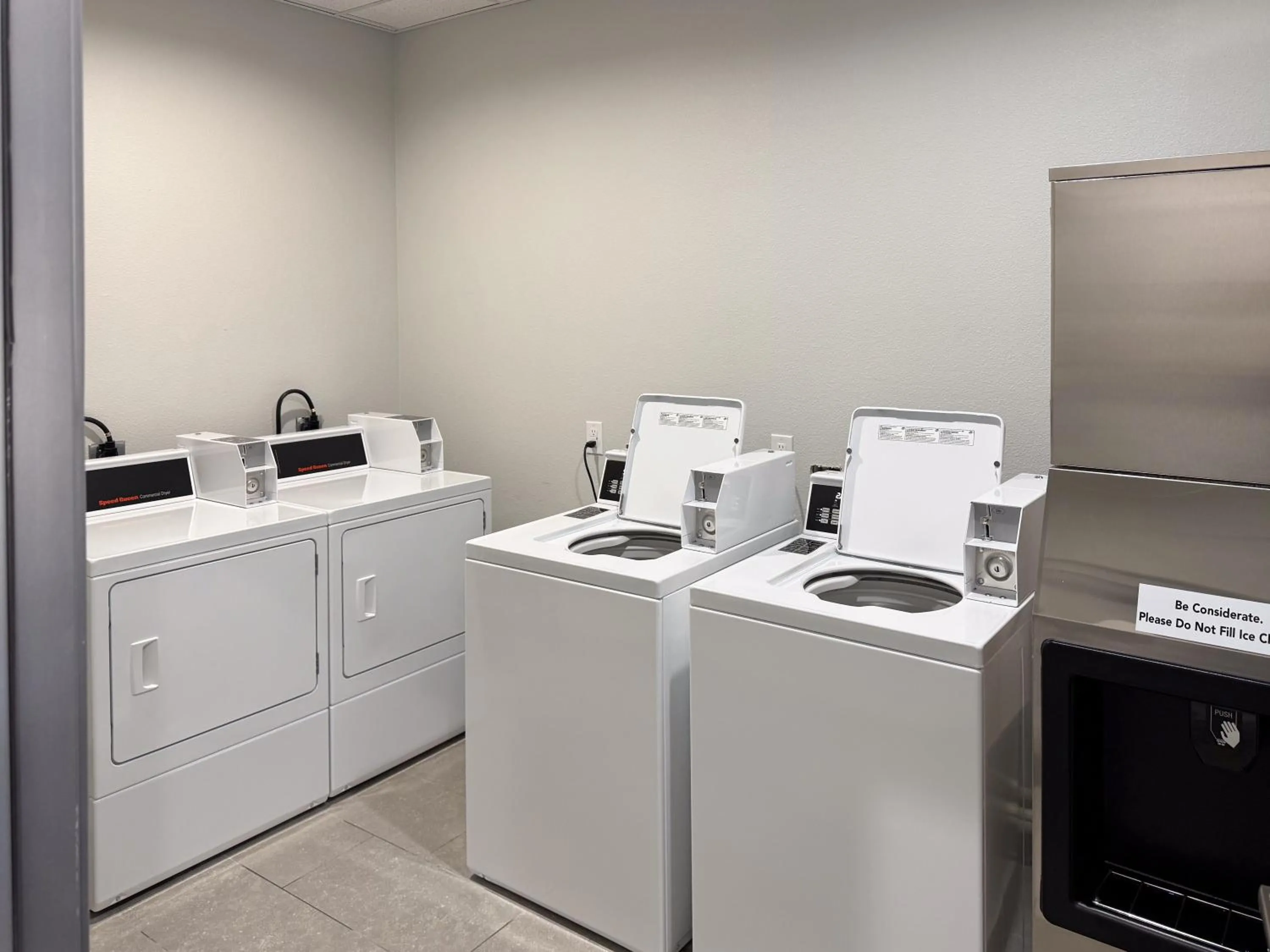laundry in Studio 6 Dallas, TX – Fair Park
