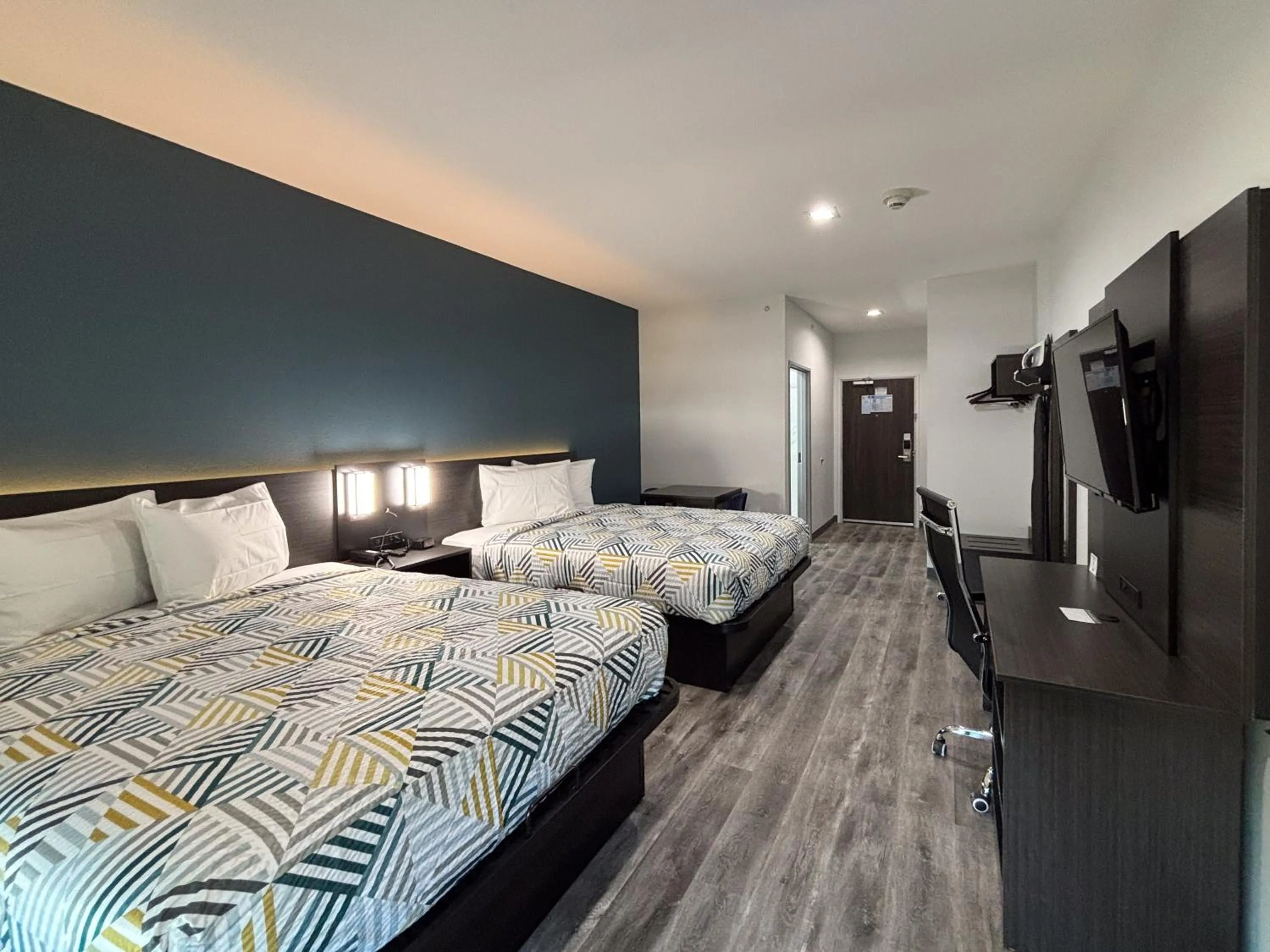 Bedroom, Bed in Studio 6 Dallas, TX – Fair Park