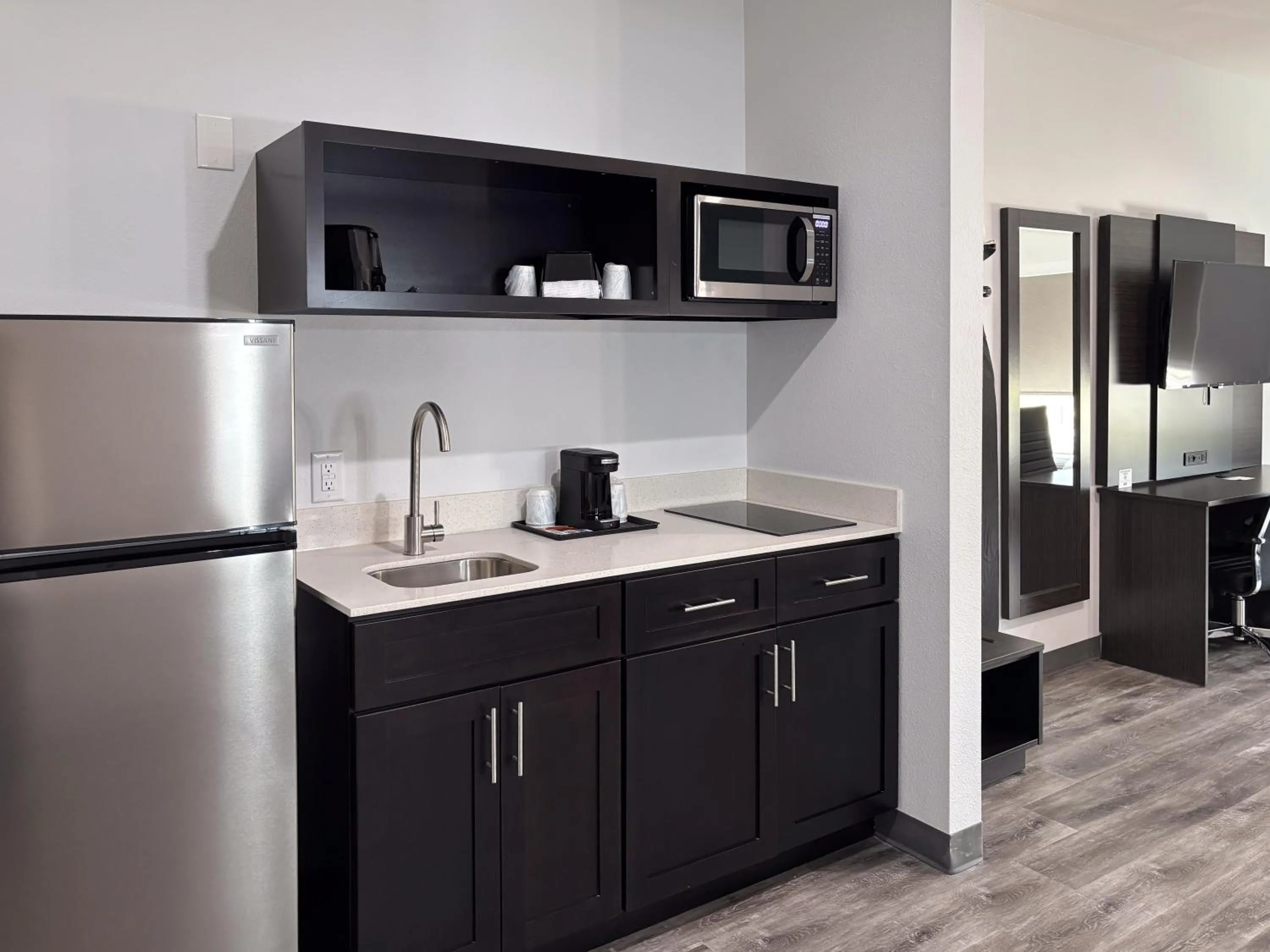 Kitchen or kitchenette in Studio 6 Dallas, TX – Fair Park