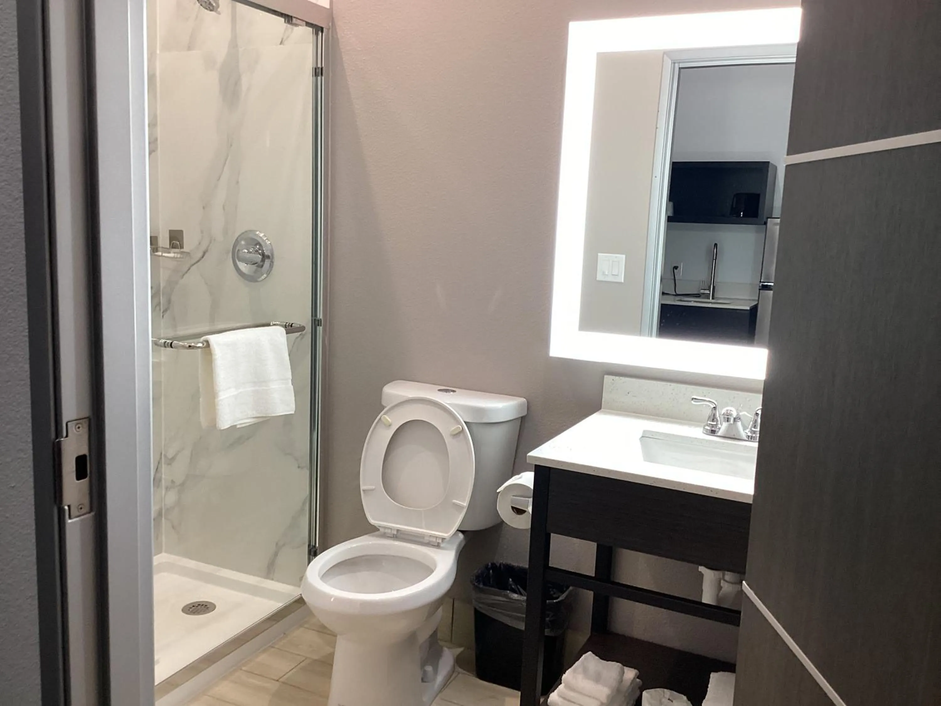 Toilet in Studio 6 Dallas, TX – Fair Park