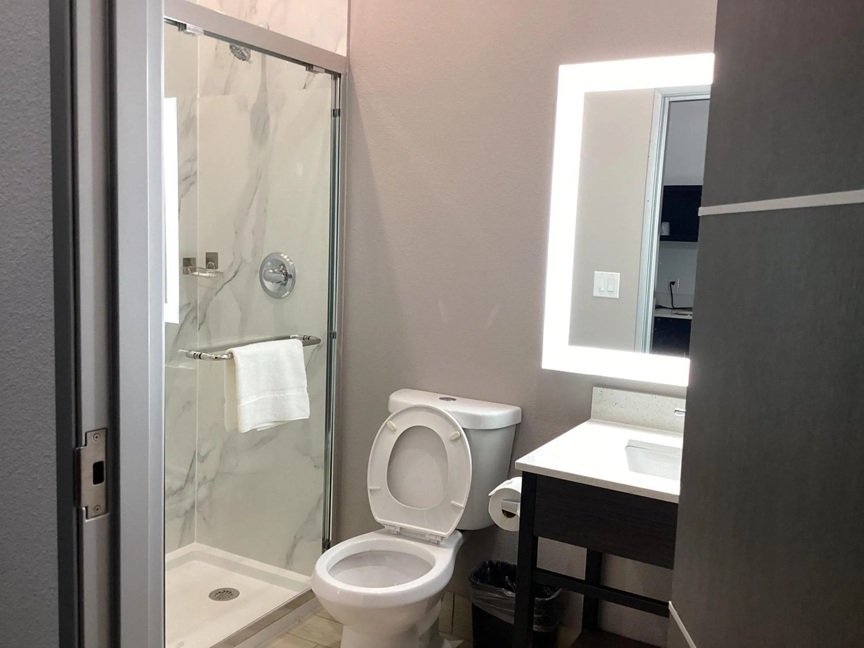 Toilet in Studio 6 Dallas, TX – Fair Park