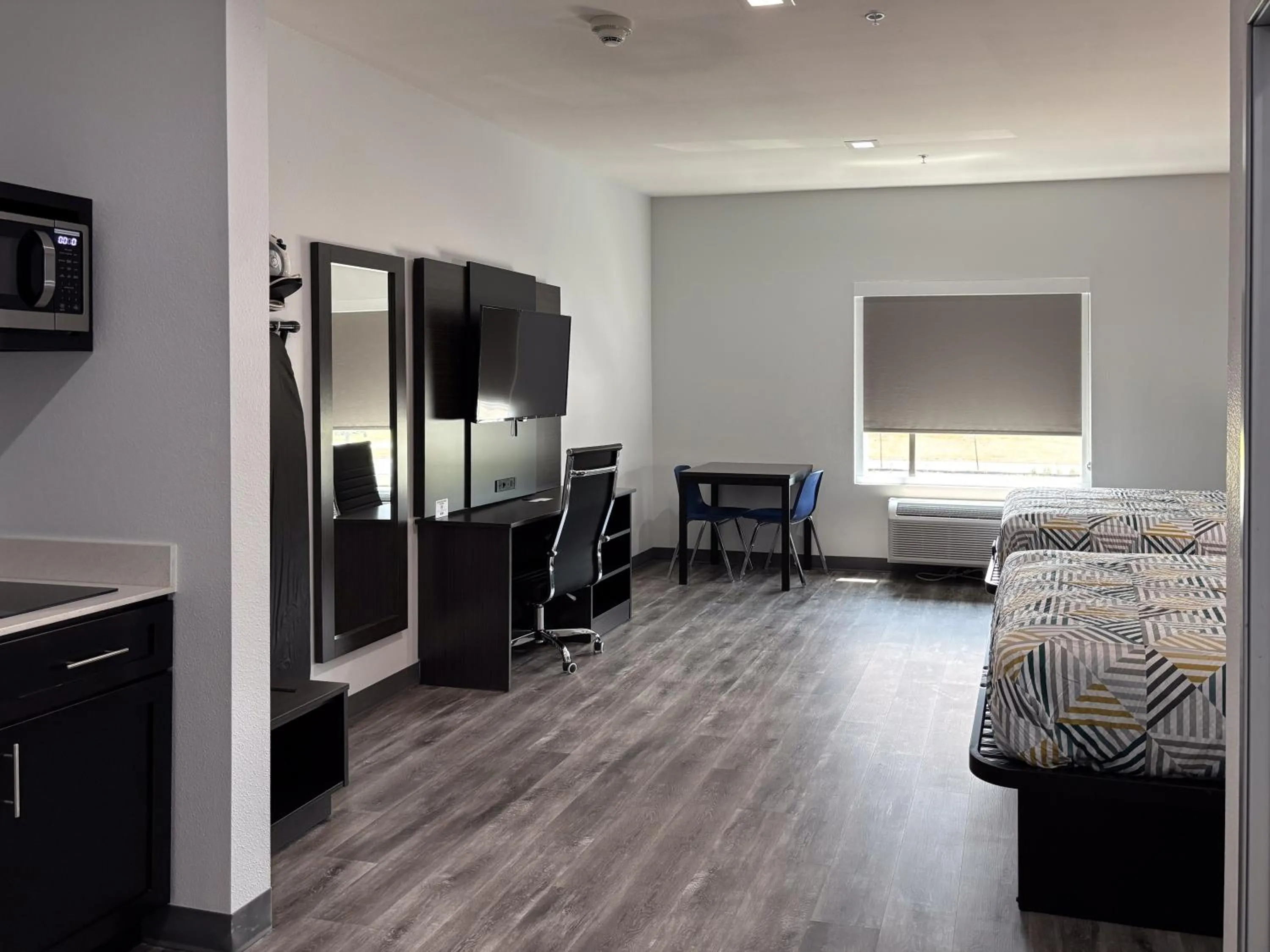 Bedroom, Bed in Studio 6 Dallas, TX – Fair Park