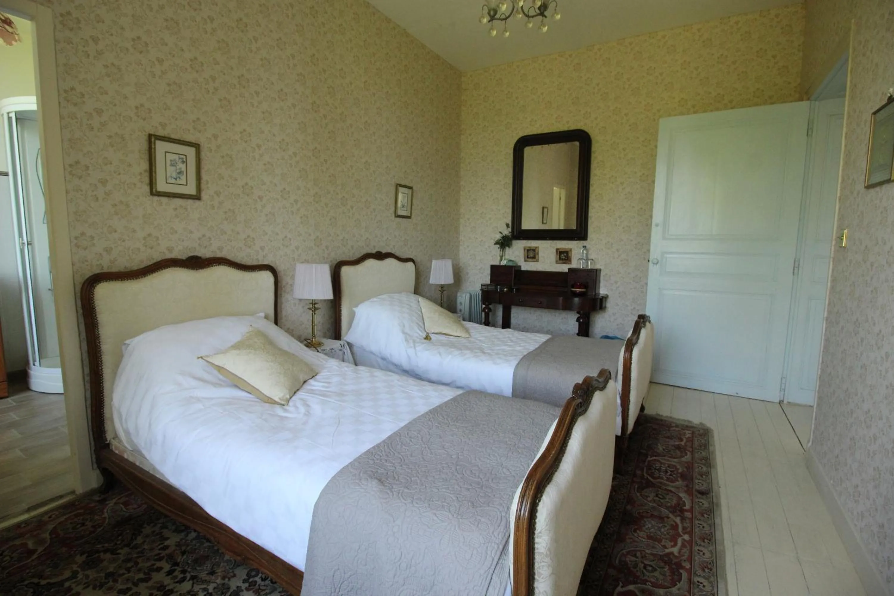 Small Twin Room - single occupancy in Manoir Angle