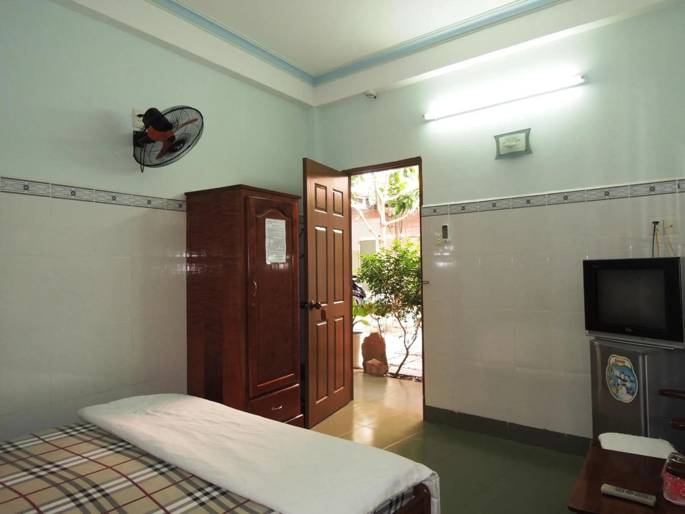 Photo of the whole room, Bed in Kathy Hotel