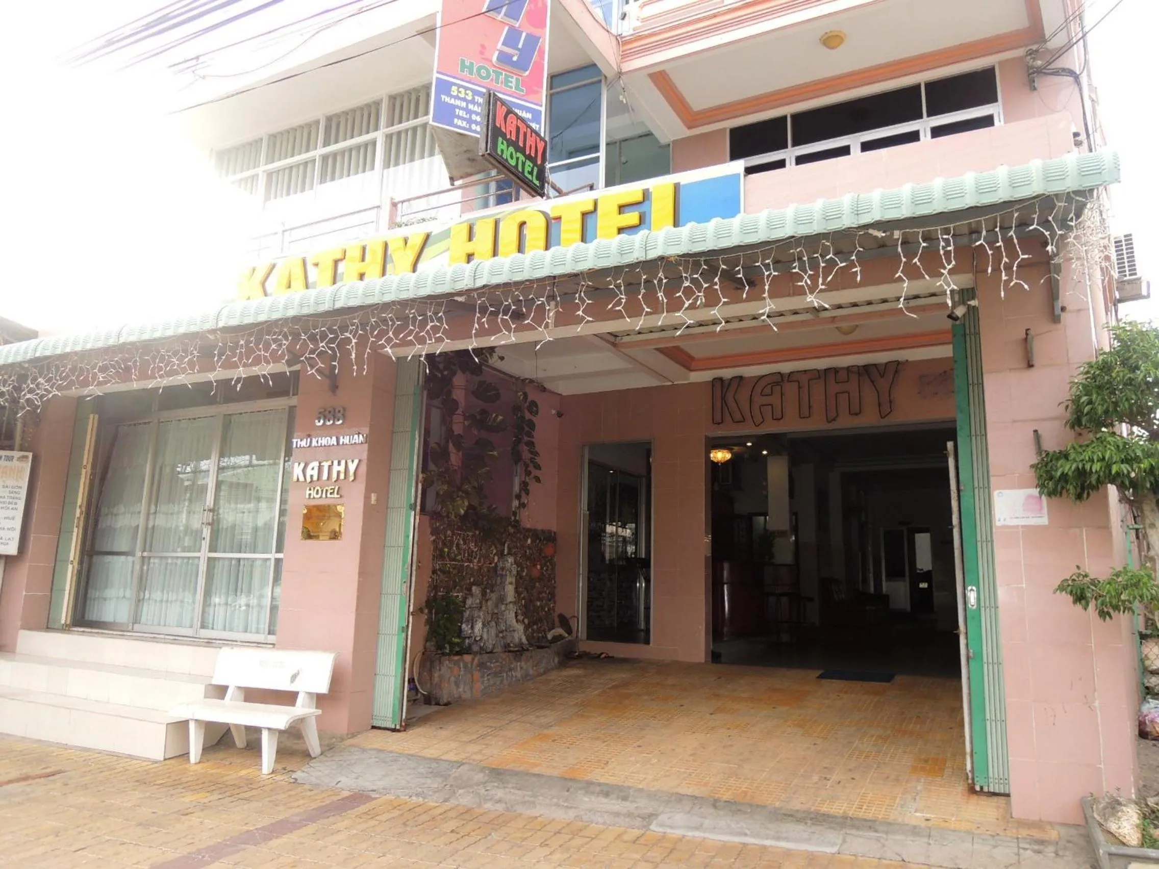 Facade/entrance in Kathy Hotel