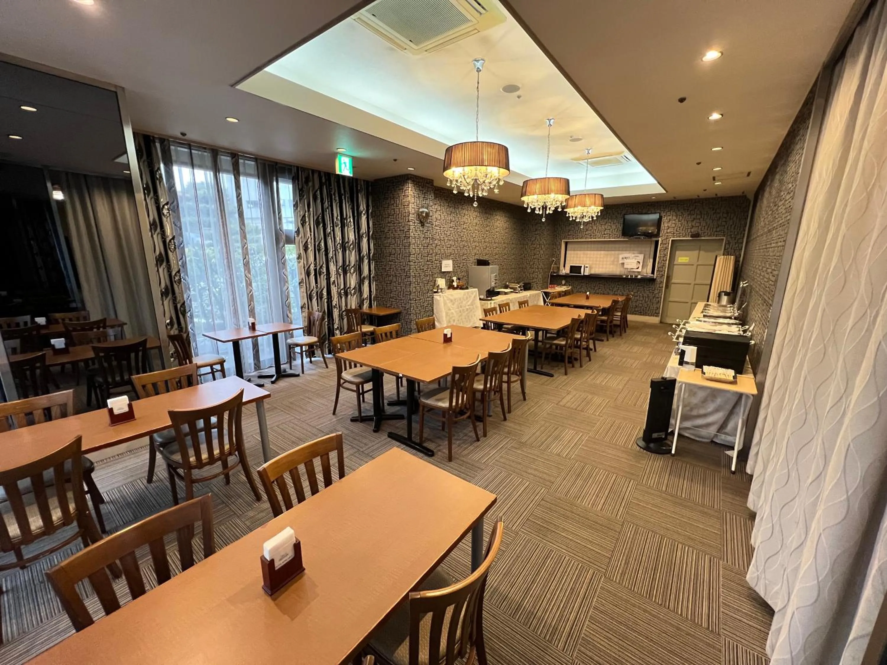 Restaurant/places to eat in Royal Hotel Uohachi