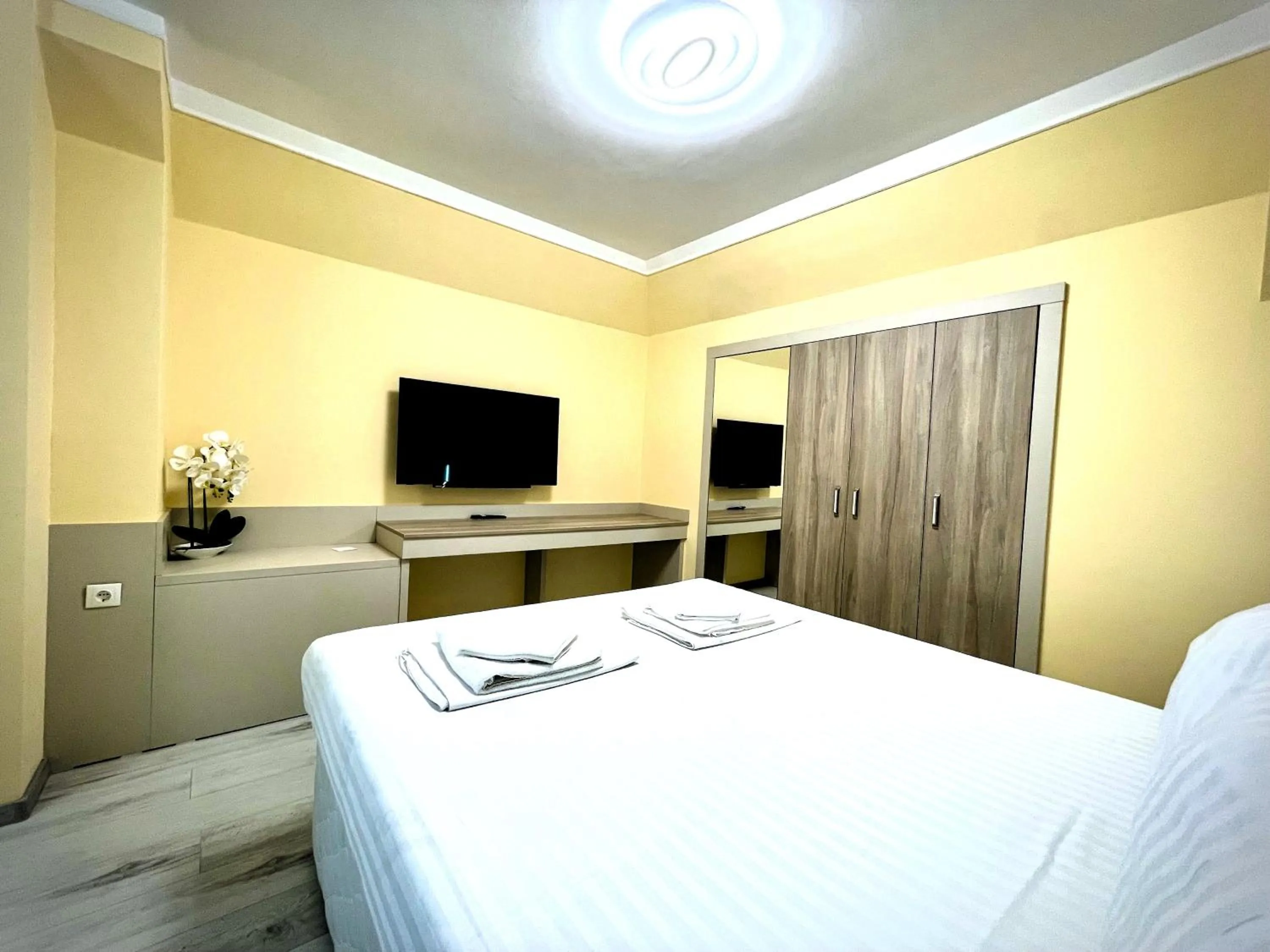 Bed in APART-HOTEL Stamopolu Lux с изглед към морето