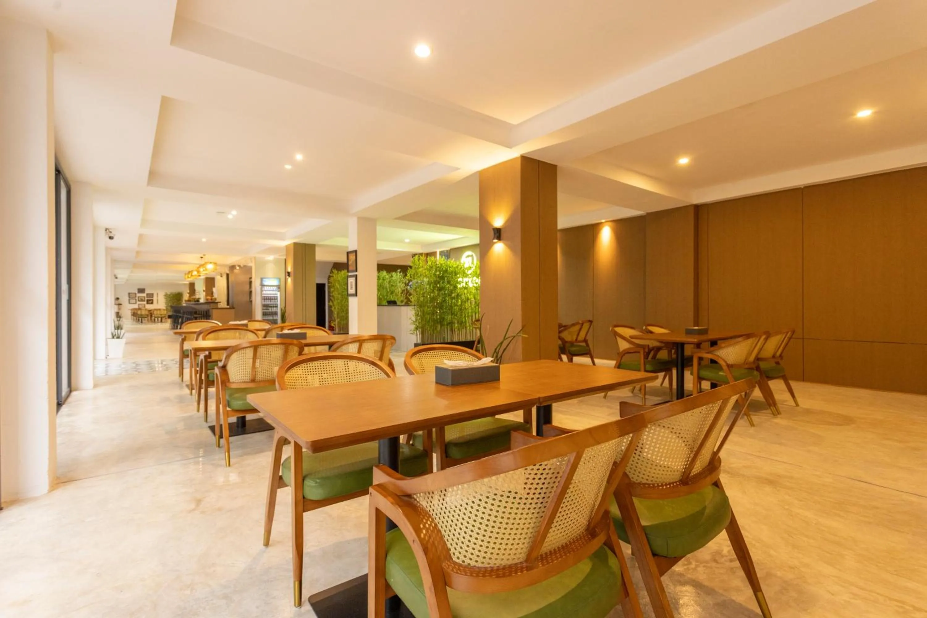 XL PATONG Hotel