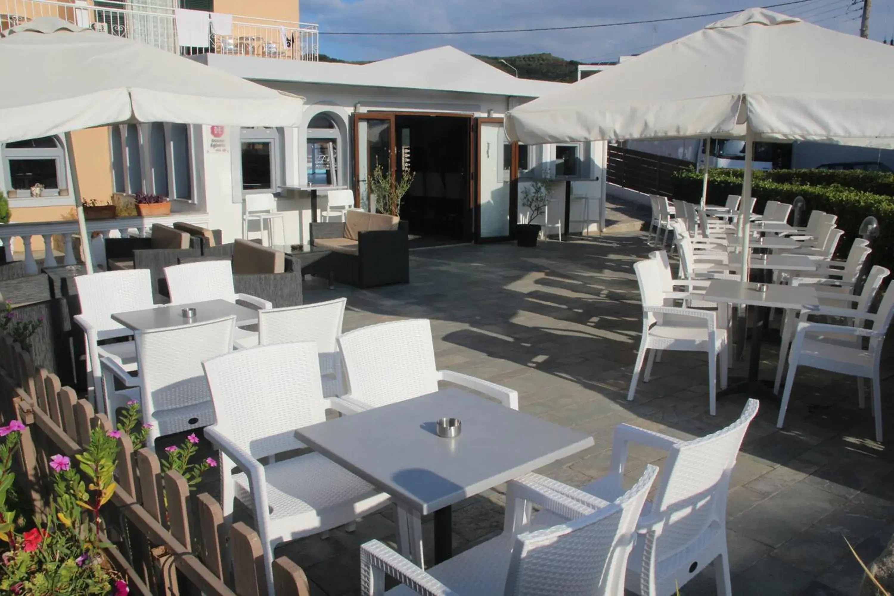 Restaurant/places to eat in SeaBird Hotel Restaurant/places to eat in SeaBird Hotel