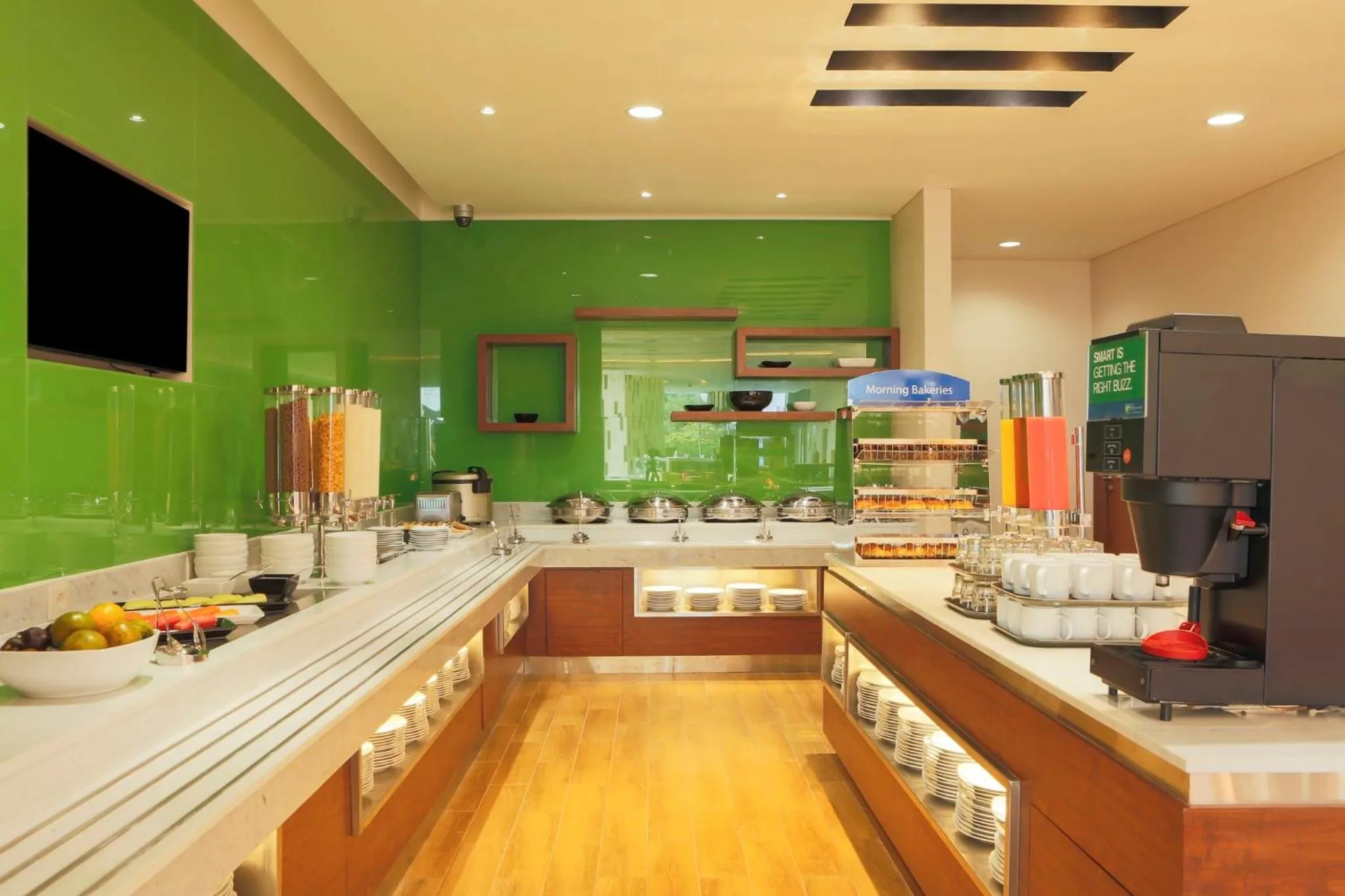 Restaurant/places to eat in Holiday Inn Express Semarang Simpang Lima by IHG