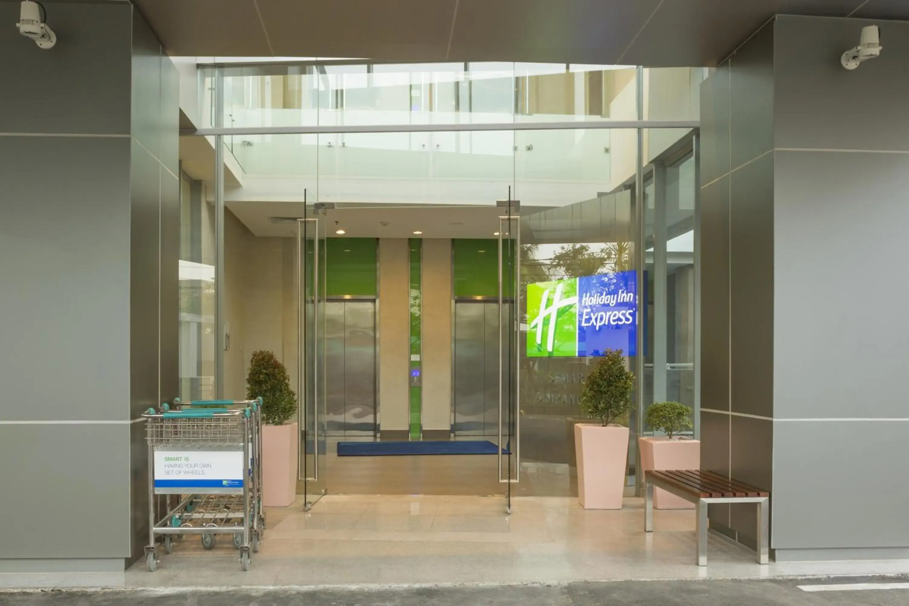Facade/entrance in Holiday Inn Express Semarang Simpang Lima by IHG Facade/entrance in Holiday Inn Express Semarang Simpang Lima by IHG