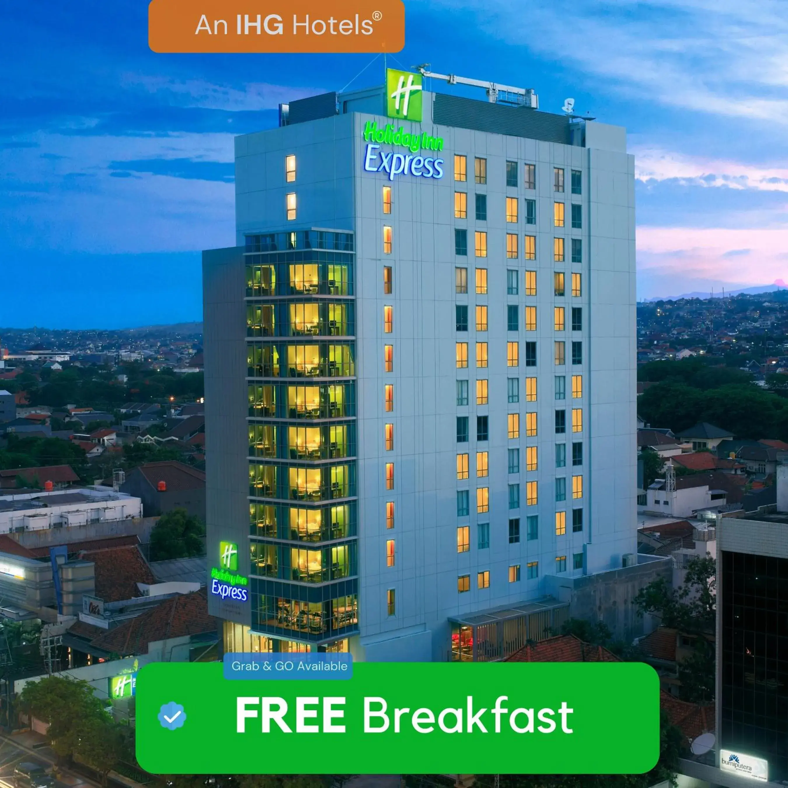 Property building in Holiday Inn Express Semarang Simpang Lima by IHG Property building in Holiday Inn Express Semarang Simpang Lima by IHG