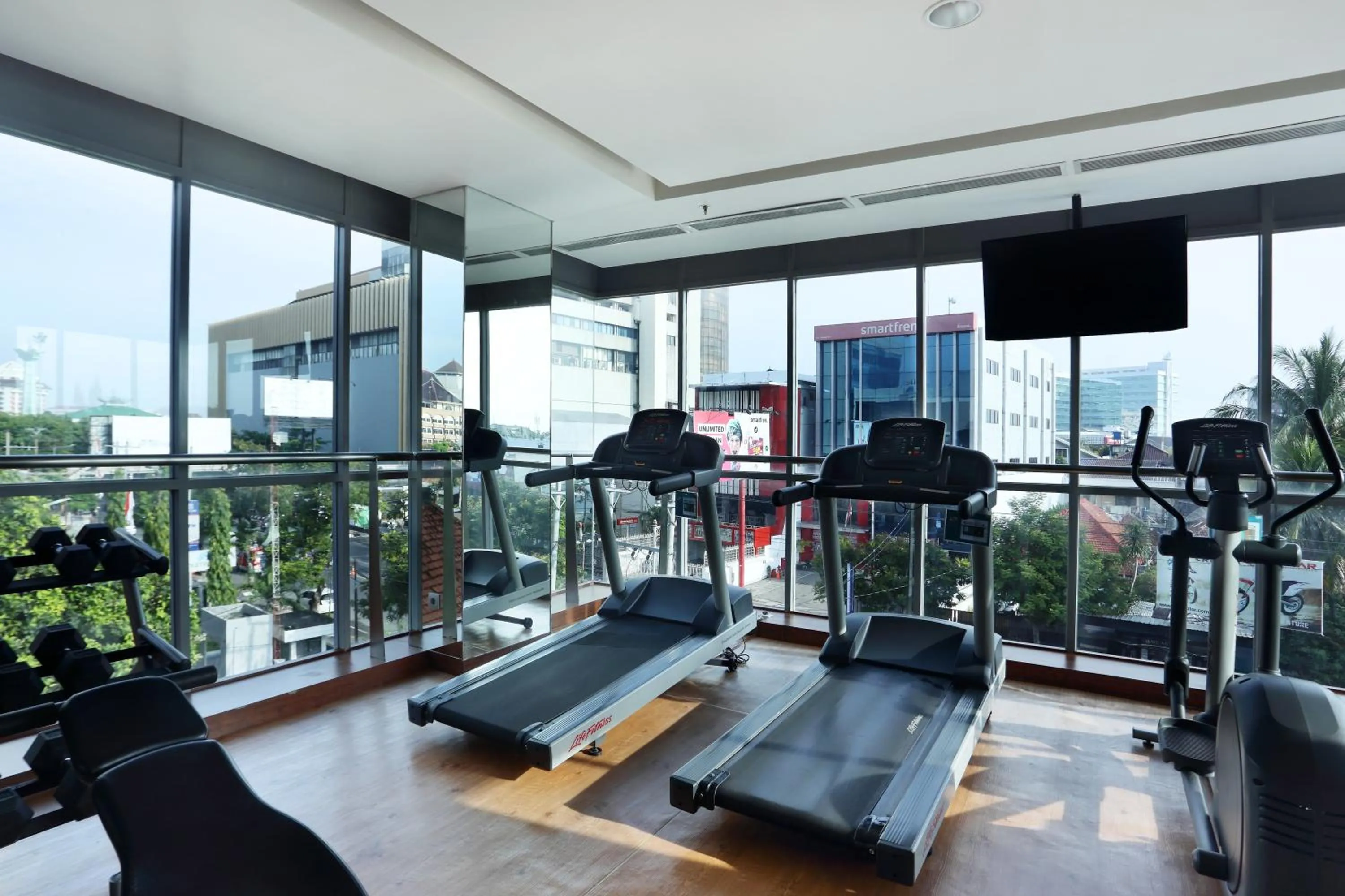 Fitness centre/facilities in Holiday Inn Express Semarang Simpang Lima by IHG