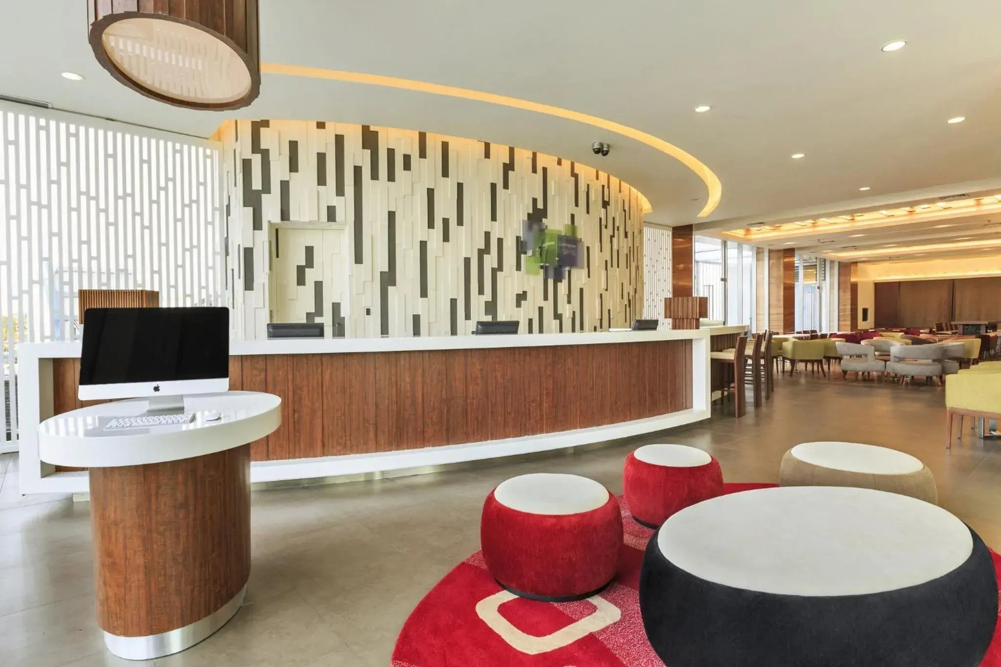 Property building in Holiday Inn Express Semarang Simpang Lima by IHG Property building in Holiday Inn Express Semarang Simpang Lima by IHG