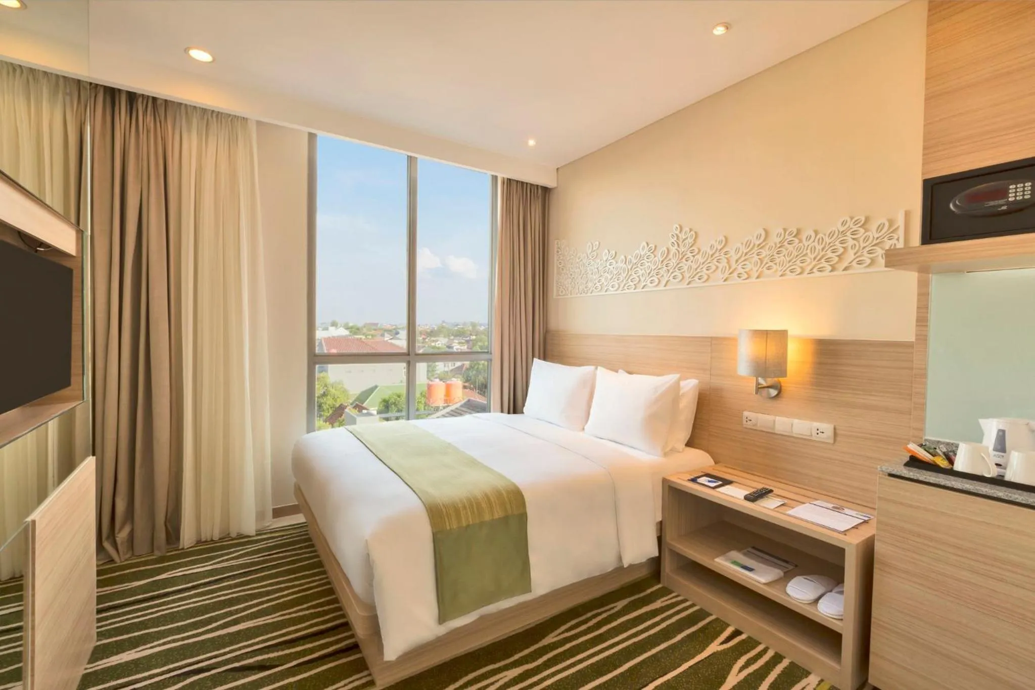 Photo of the whole room, Bed in Holiday Inn Express Semarang Simpang Lima by IHG