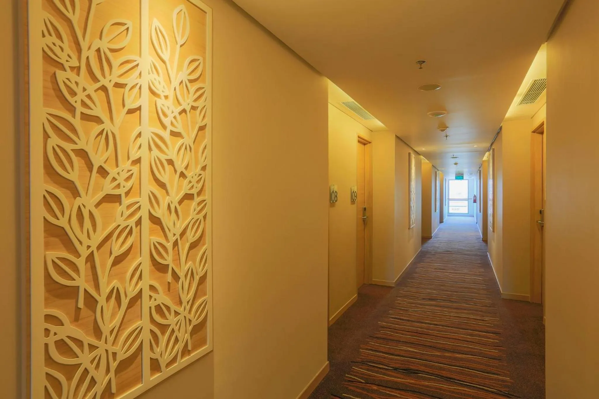 Lobby or reception in Holiday Inn Express Semarang Simpang Lima by IHG