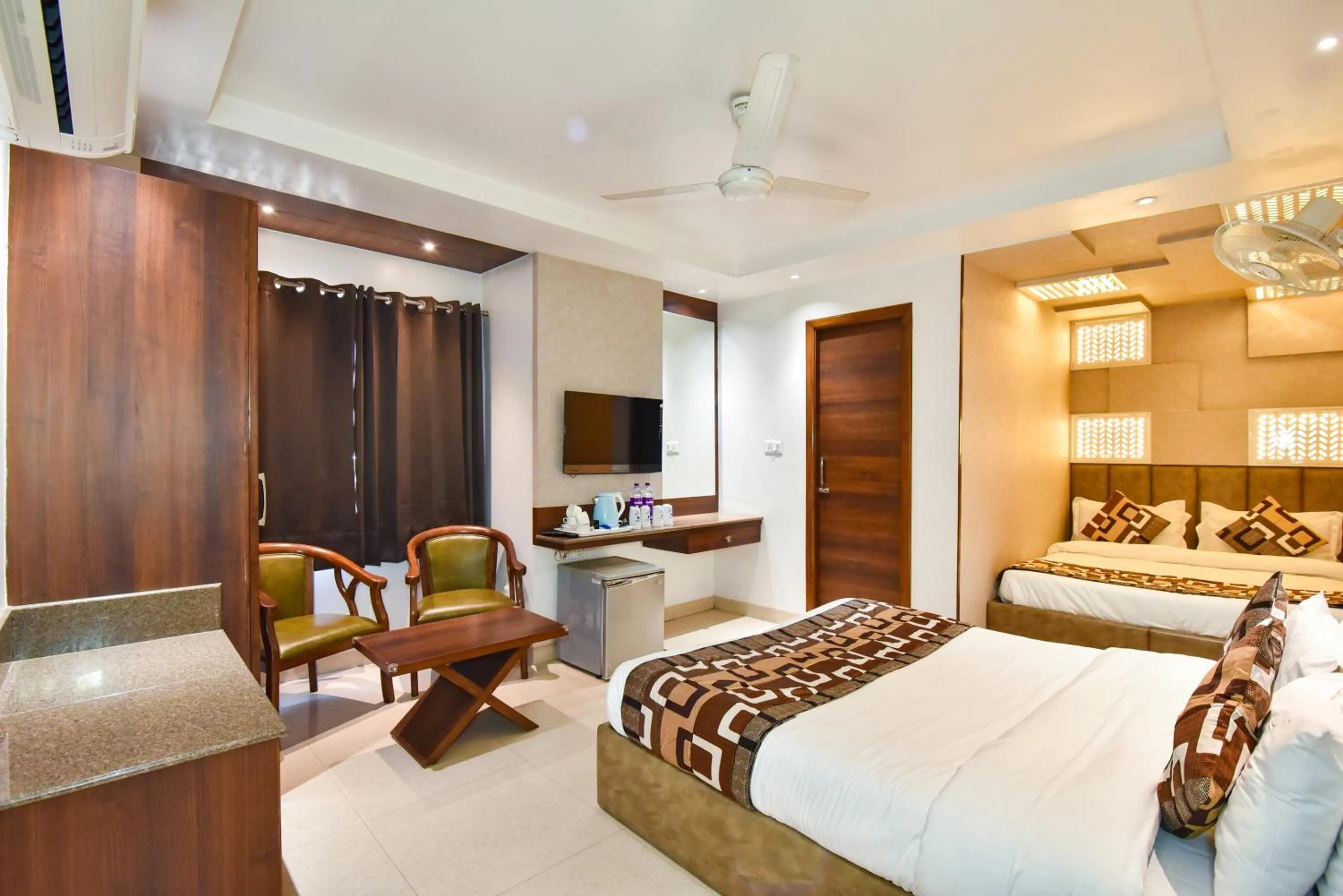 Bed in Hotel Sapphire Opposite Golden Temple