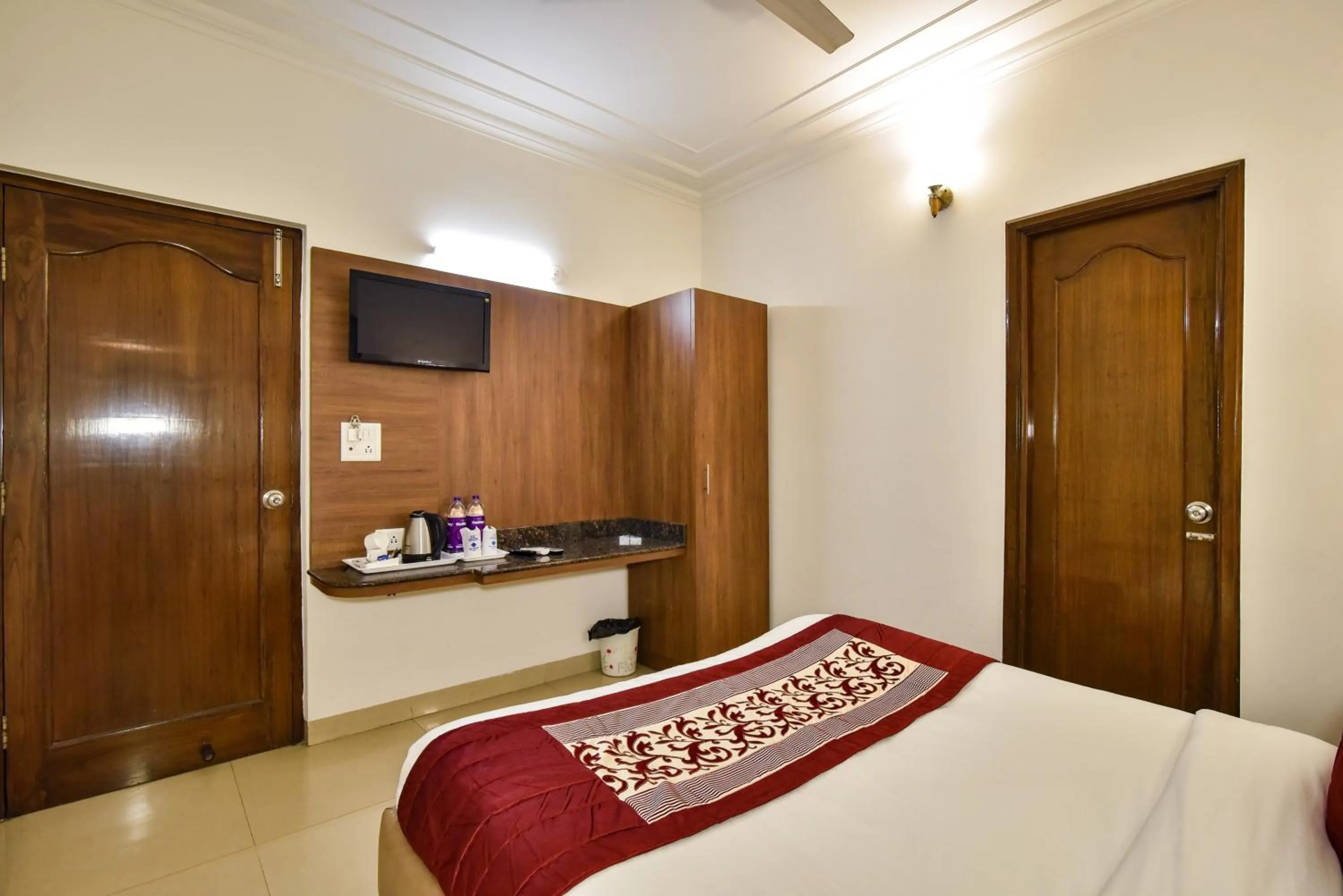 Bed in Hotel Sapphire Opposite Golden Temple