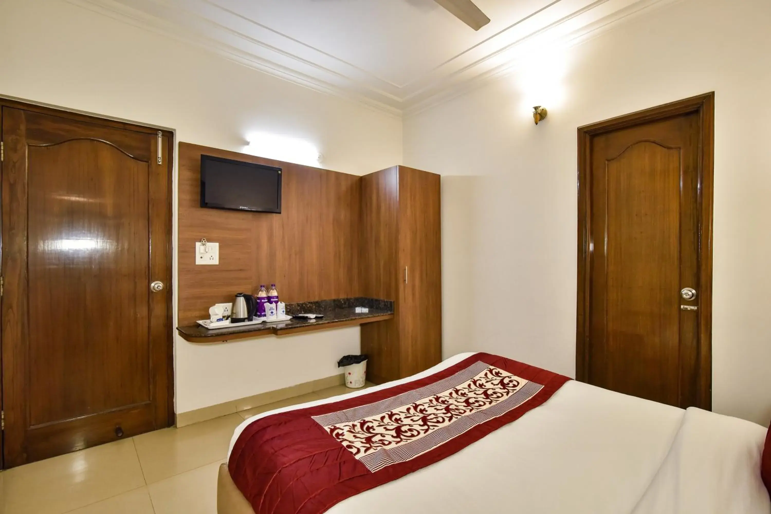 Bed in Hotel Sapphire Opposite Golden Temple Bed in Hotel Sapphire Opposite Golden Temple