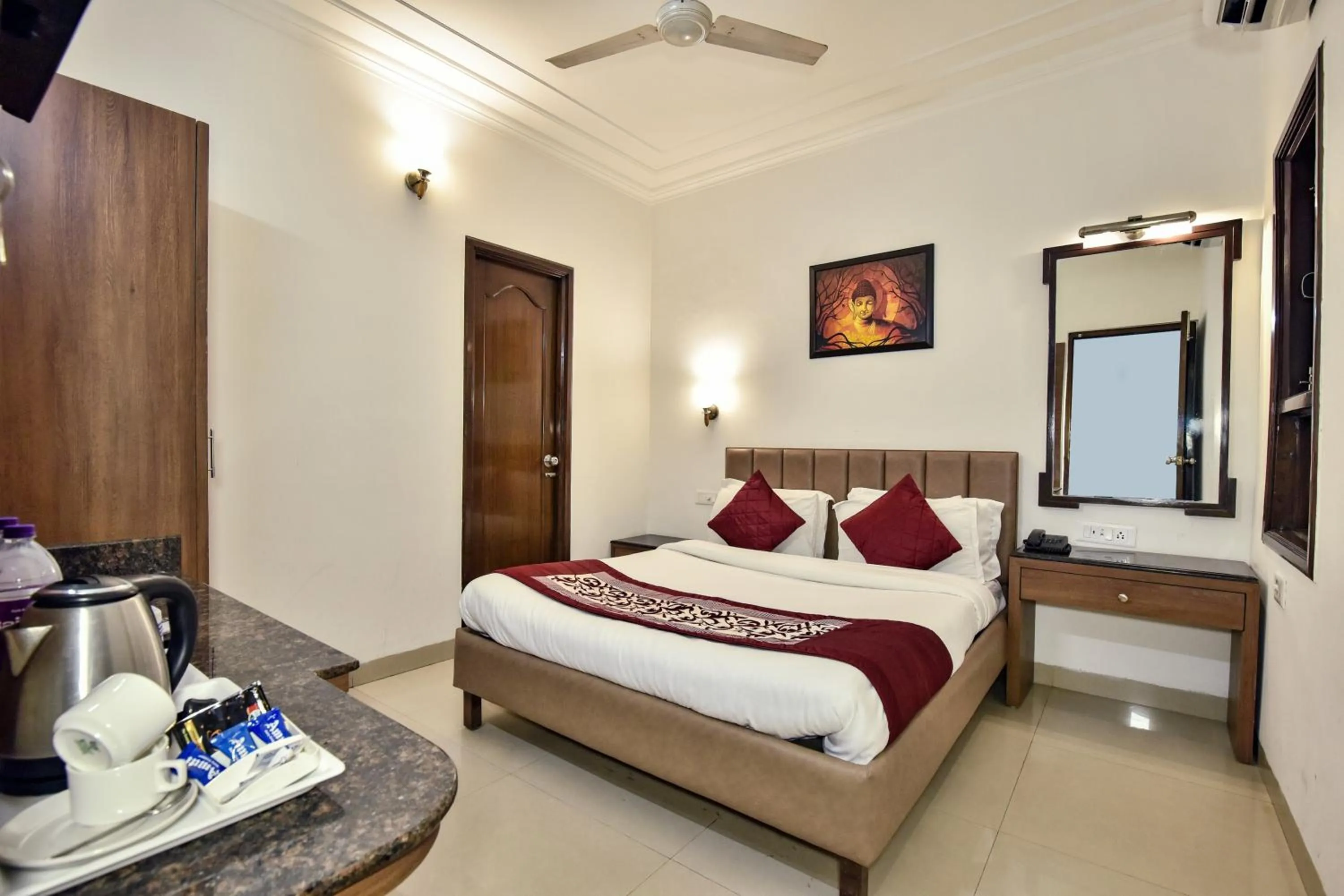 Bed in Hotel Sapphire Opposite Golden Temple