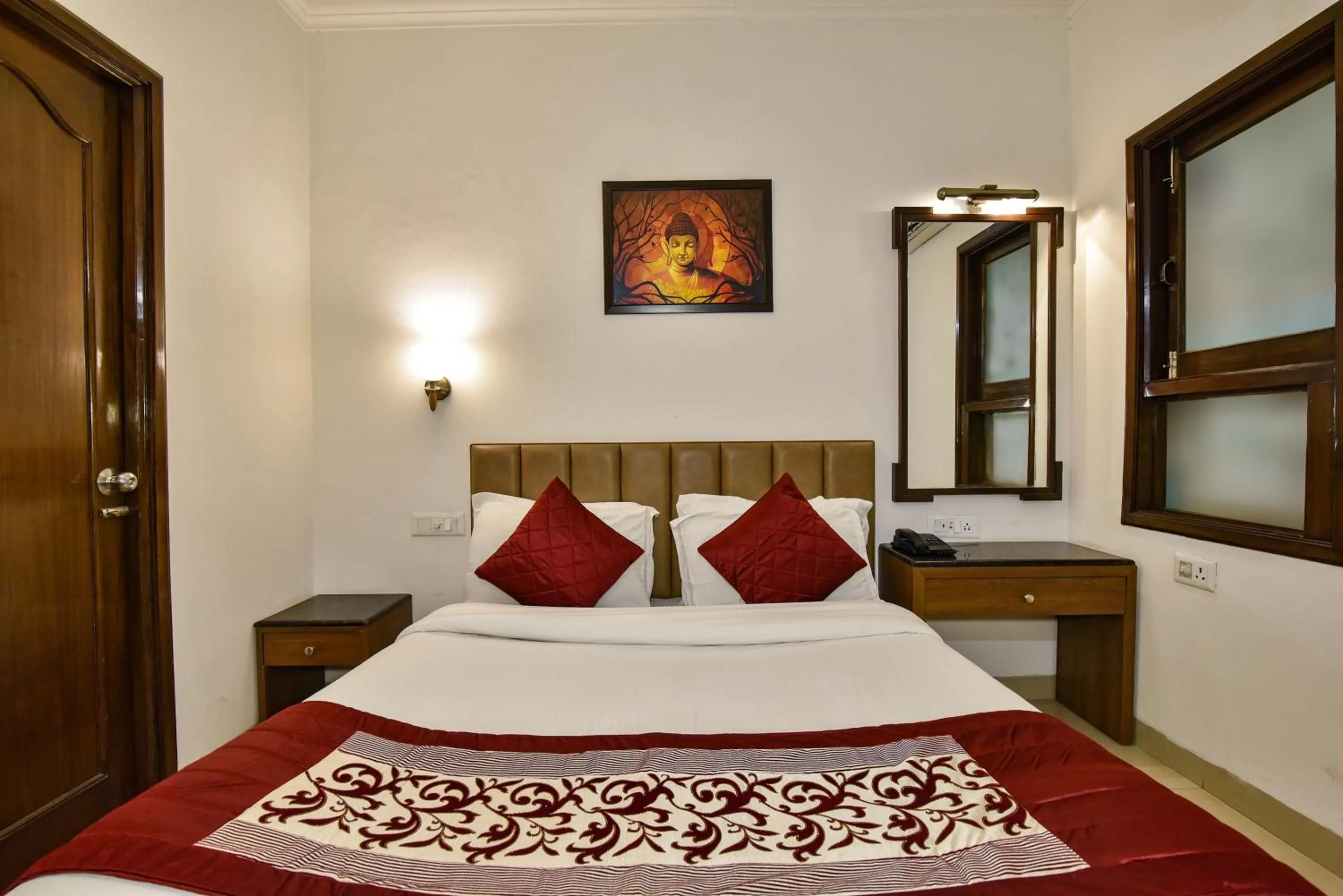 Bed in Hotel Sapphire Opposite Golden Temple