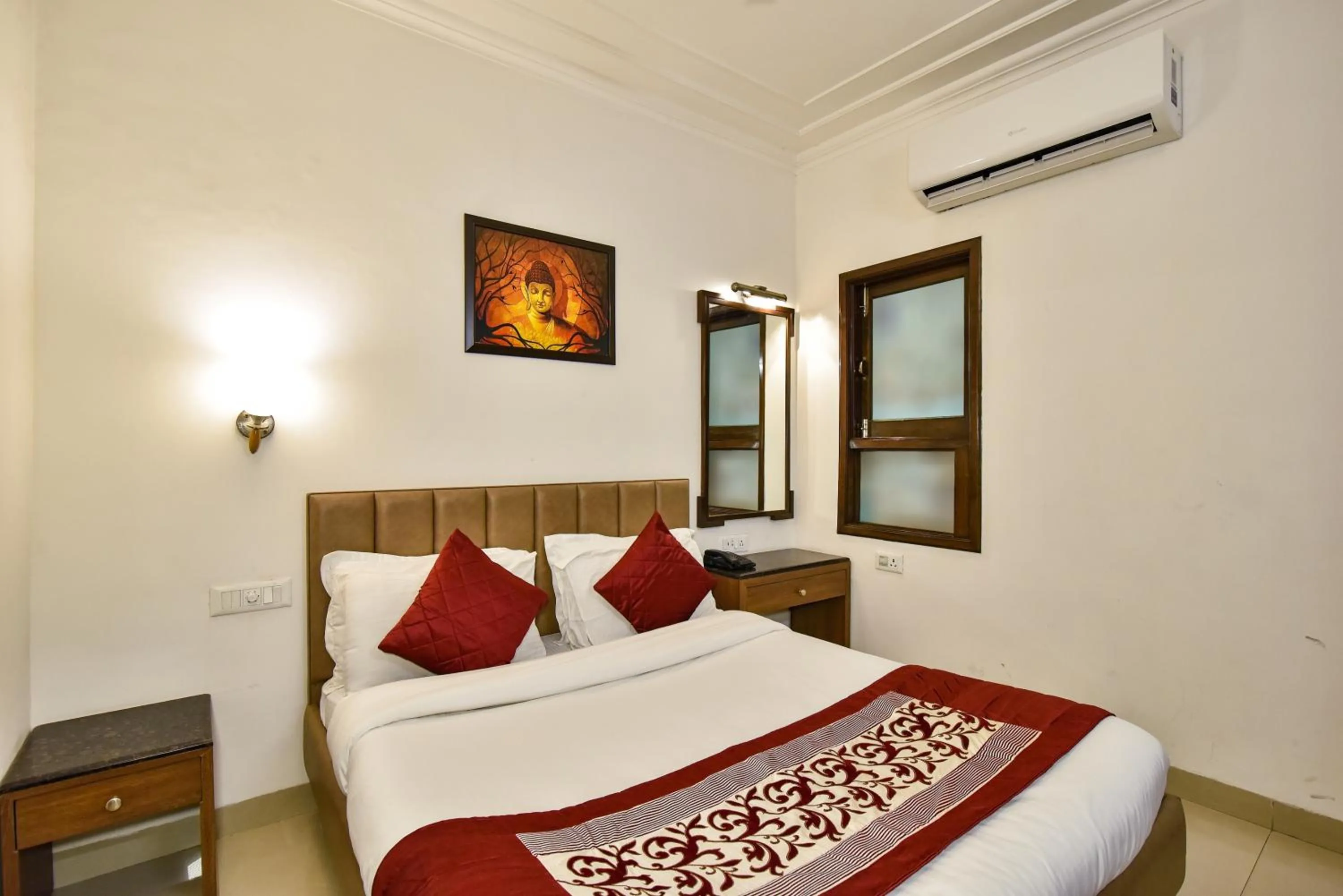 Bed in Hotel Sapphire Opposite Golden Temple