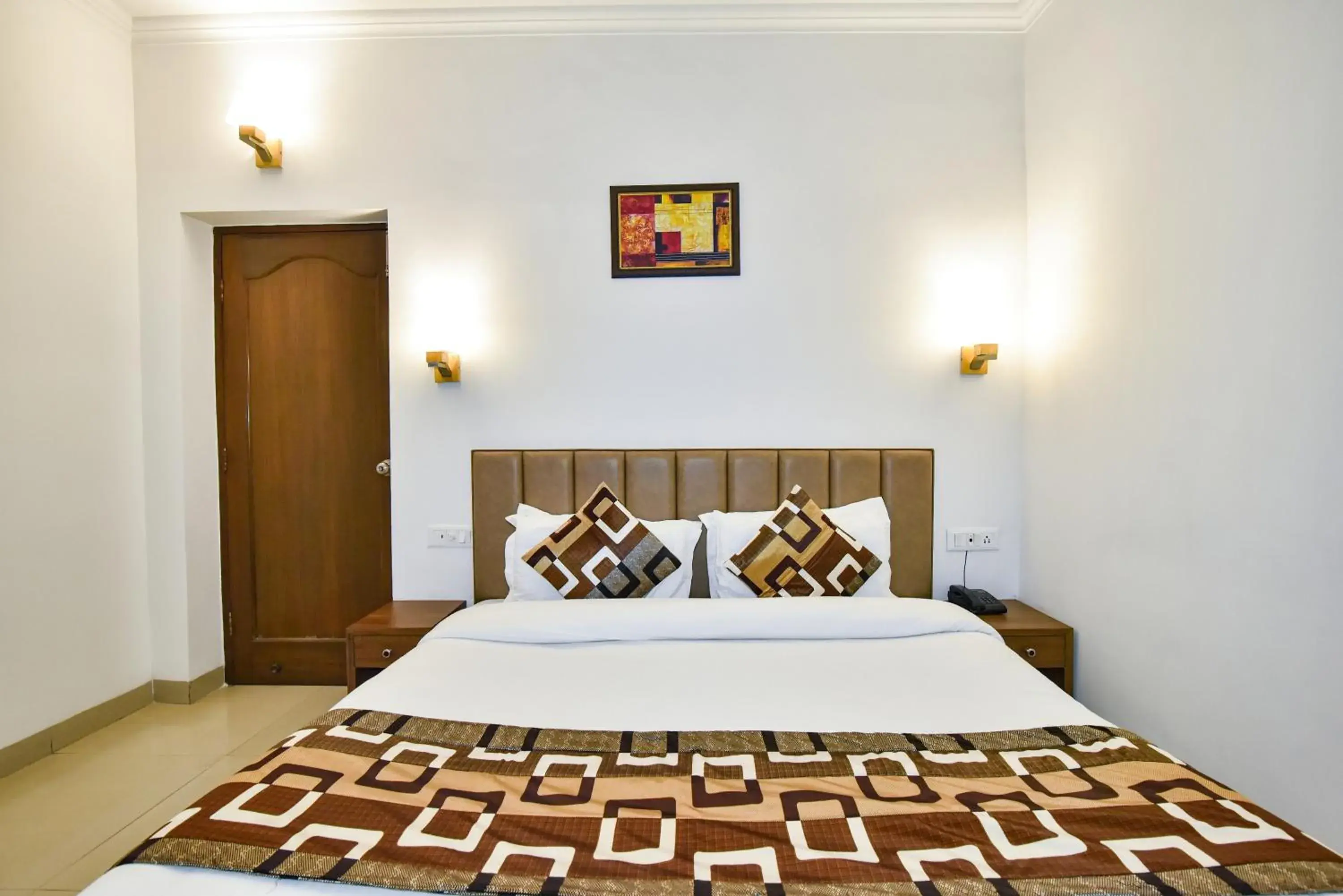 Bed in Hotel Sapphire Opposite Golden Temple Bed in Hotel Sapphire Opposite Golden Temple